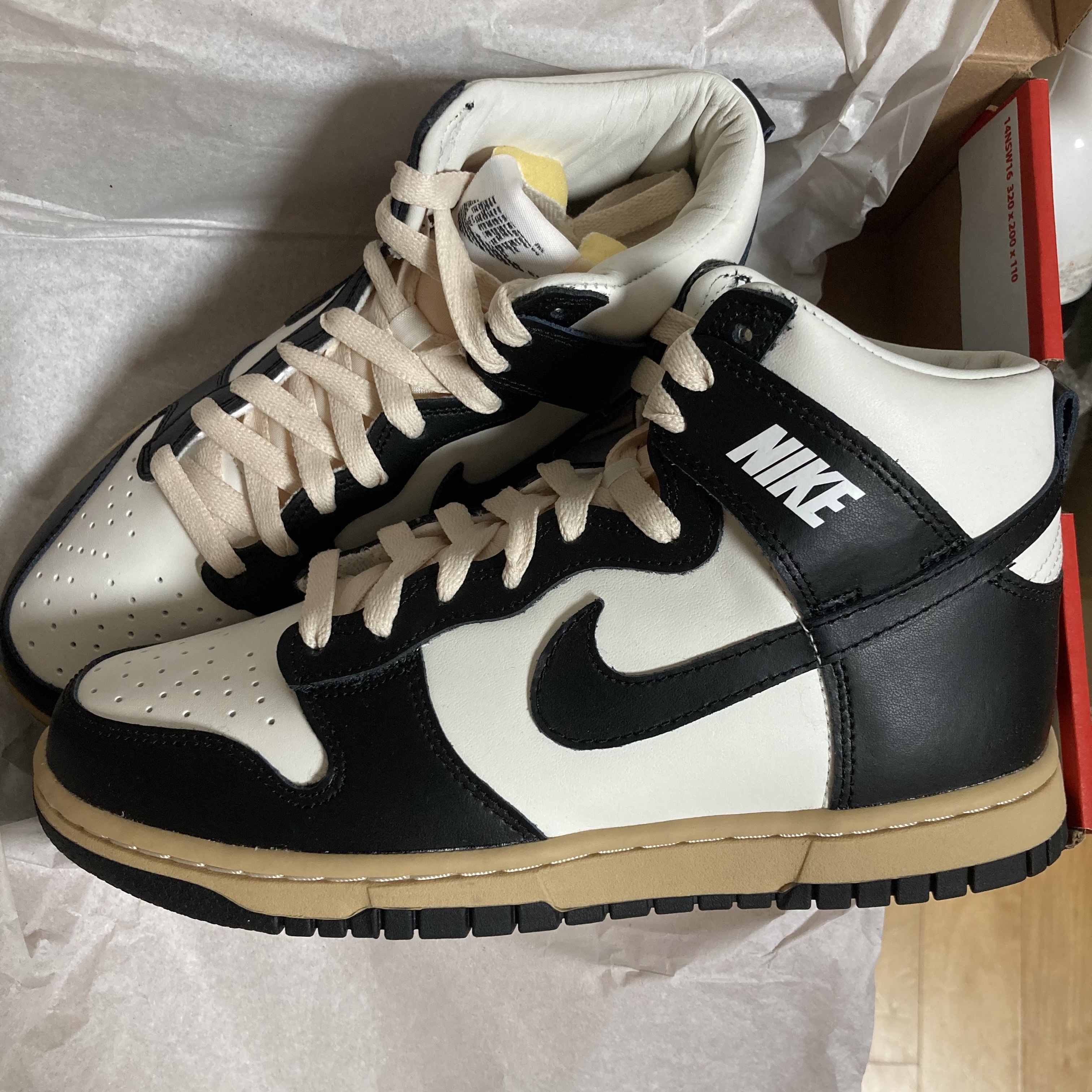 (W) Nike Dunk High SE Sail Black 착용 스타일