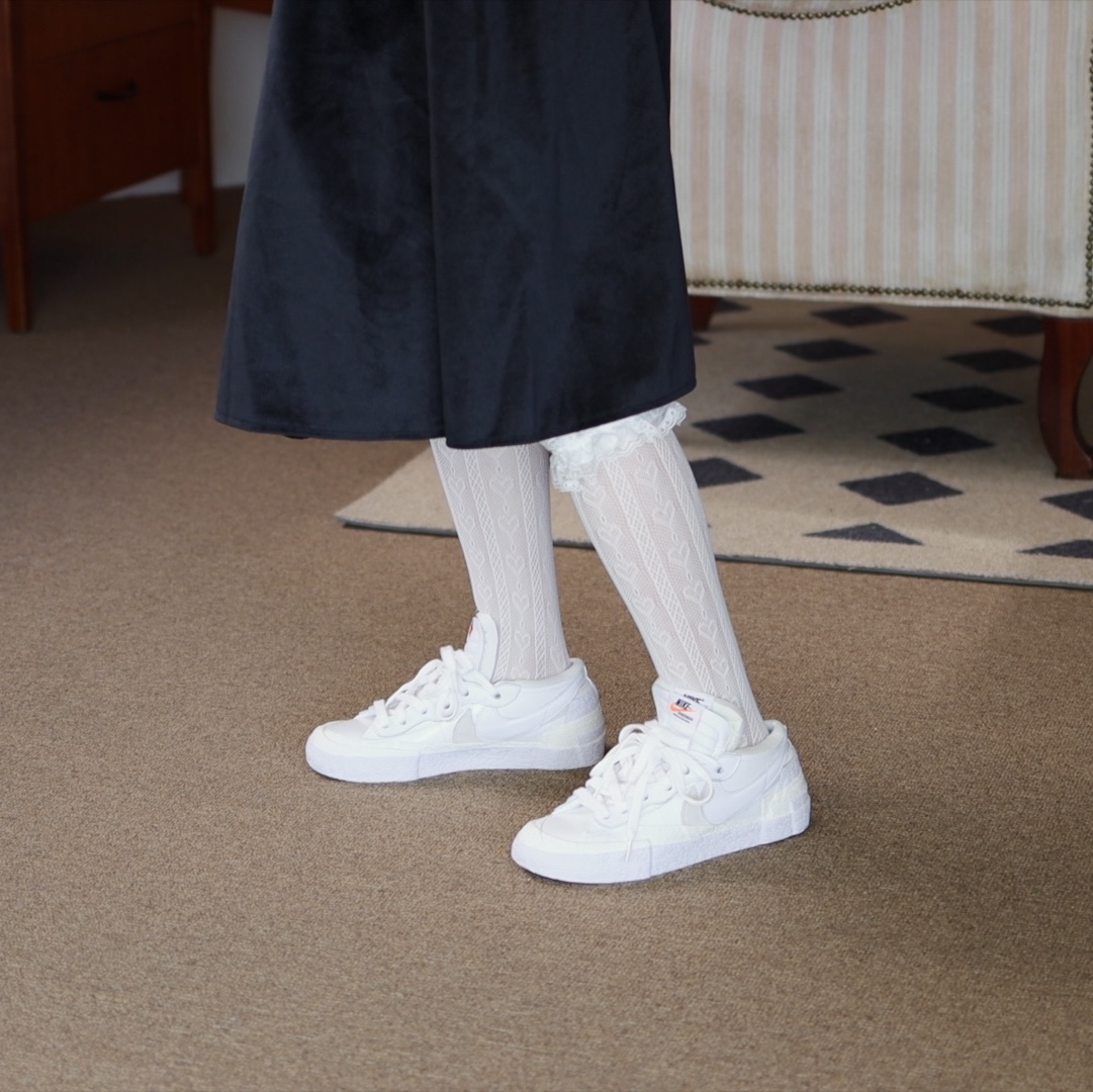 Nike x Sacai Blazer Low White Patent Leather 착용 스타일 - 2