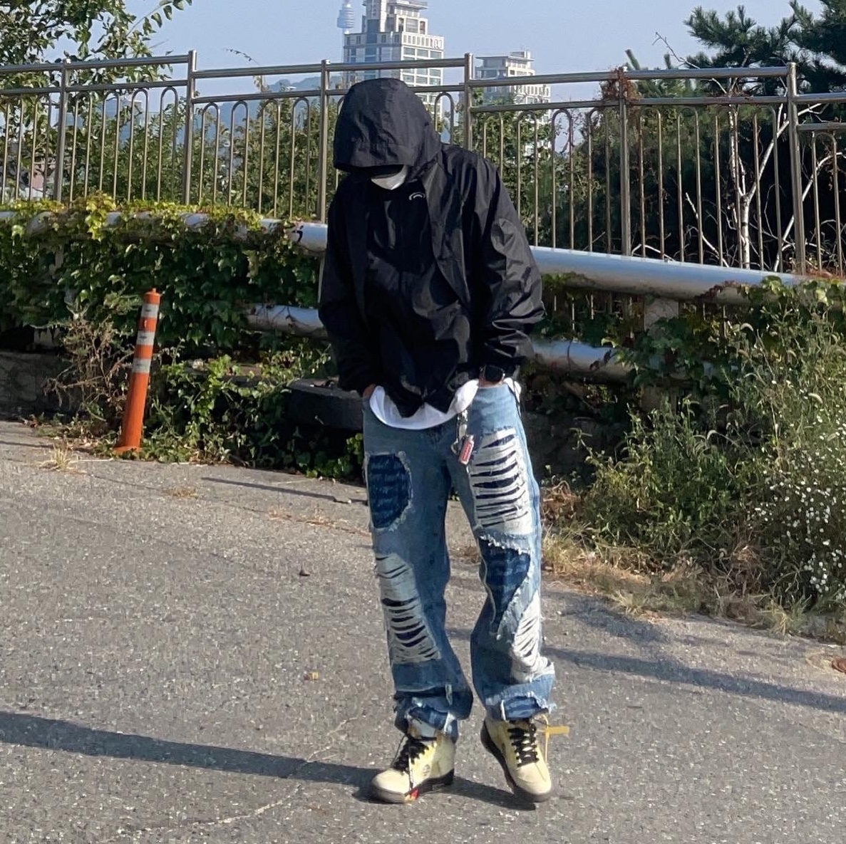 Jordan 5 x Off-White Retro SP Sail Fire Red 착용 스타일 - 2