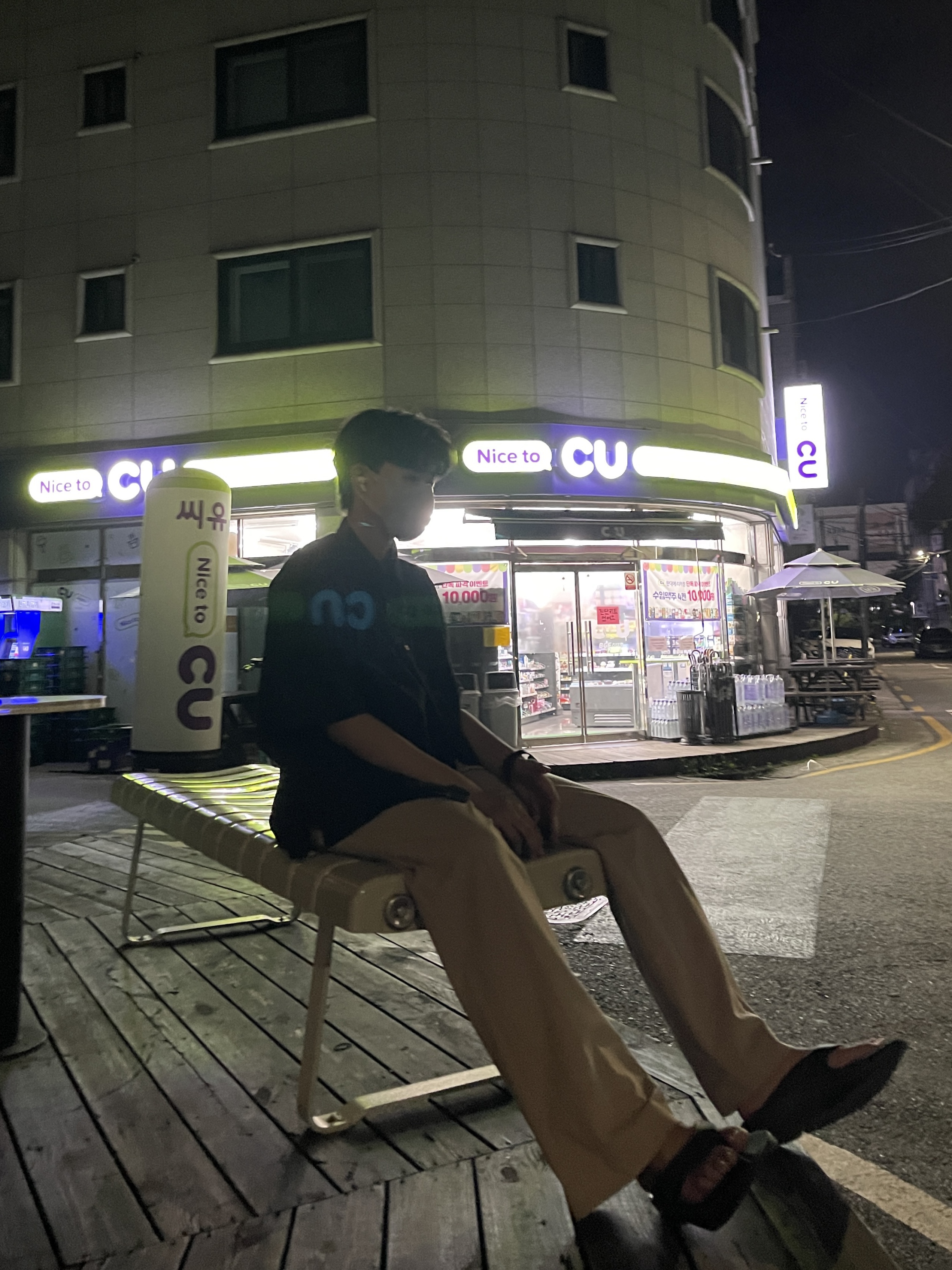 Oofos OOriginal Black 착용 스타일 - 3