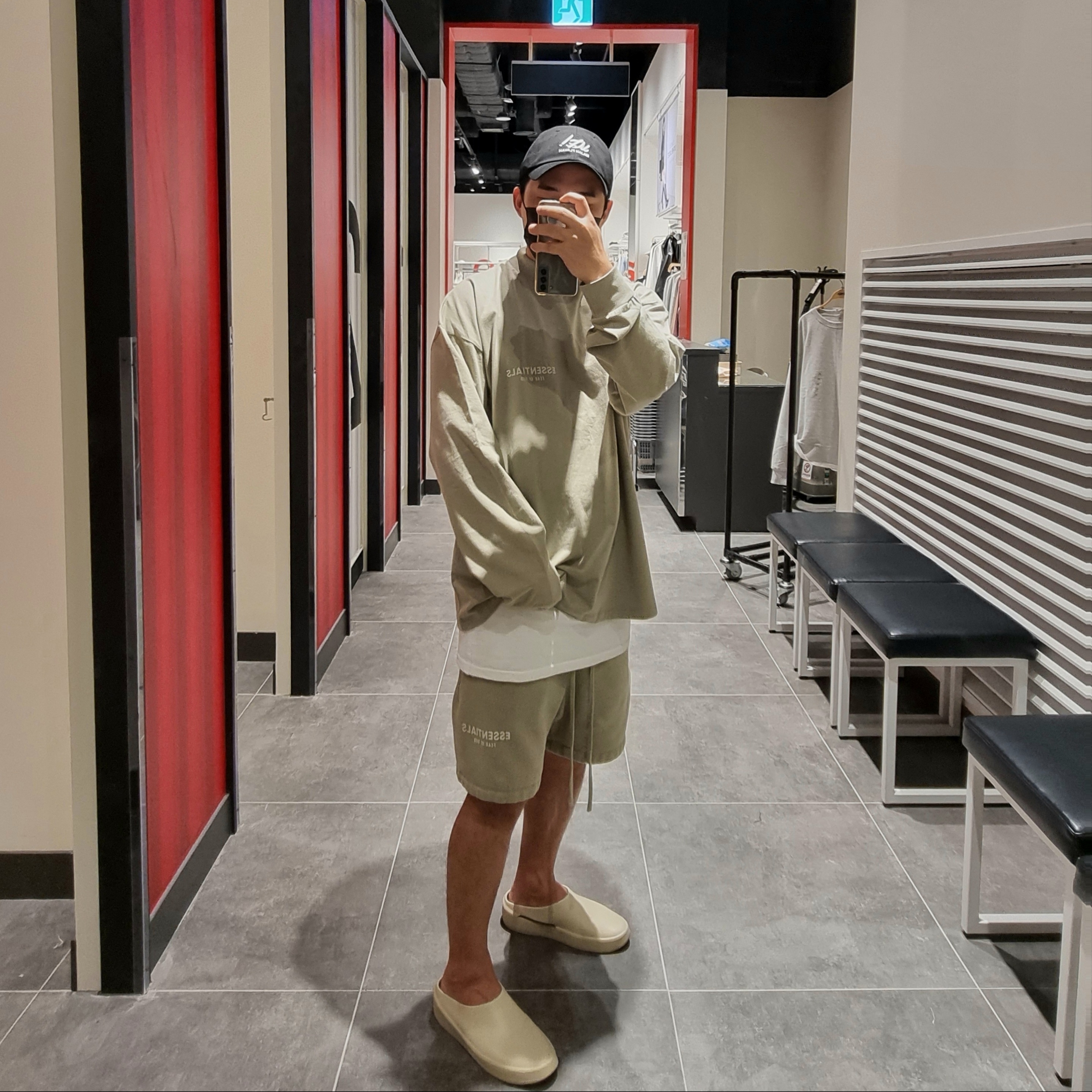 Essentials Shorts Seafoam - 22SS, Essentials Relaxed Crewneck Sweatshirt Seafoam - 22SS 착용 스타일