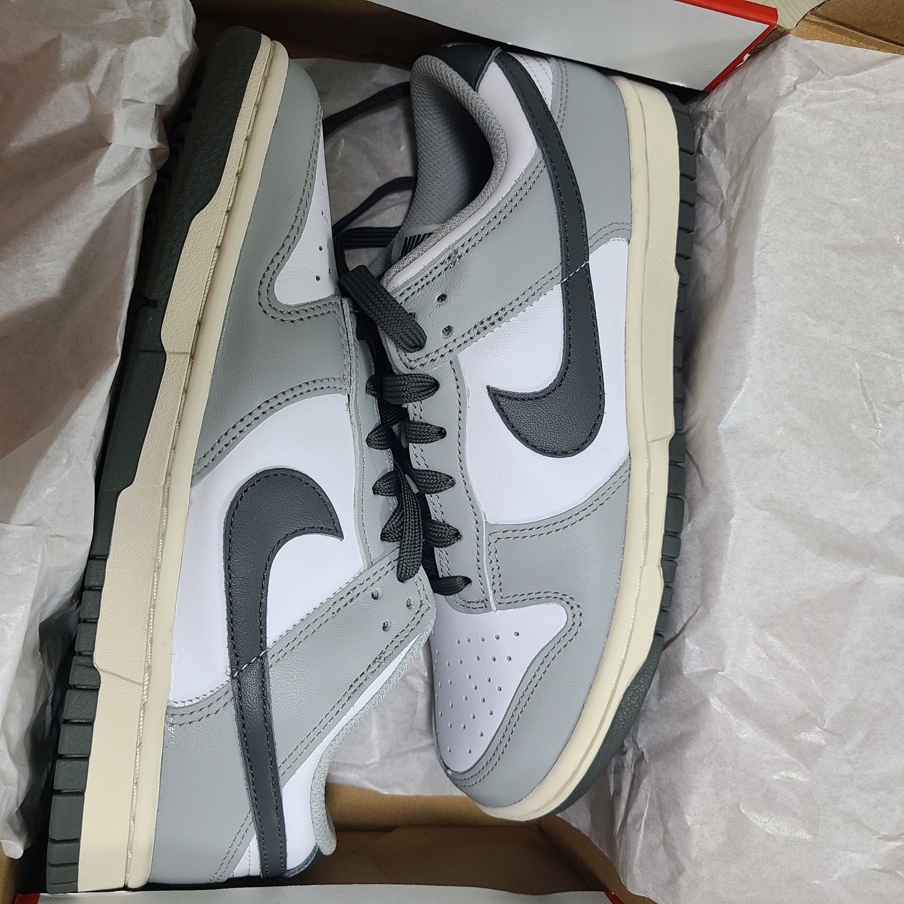 (W) Nike Dunk Low Light Smoke Grey 착용 스타일