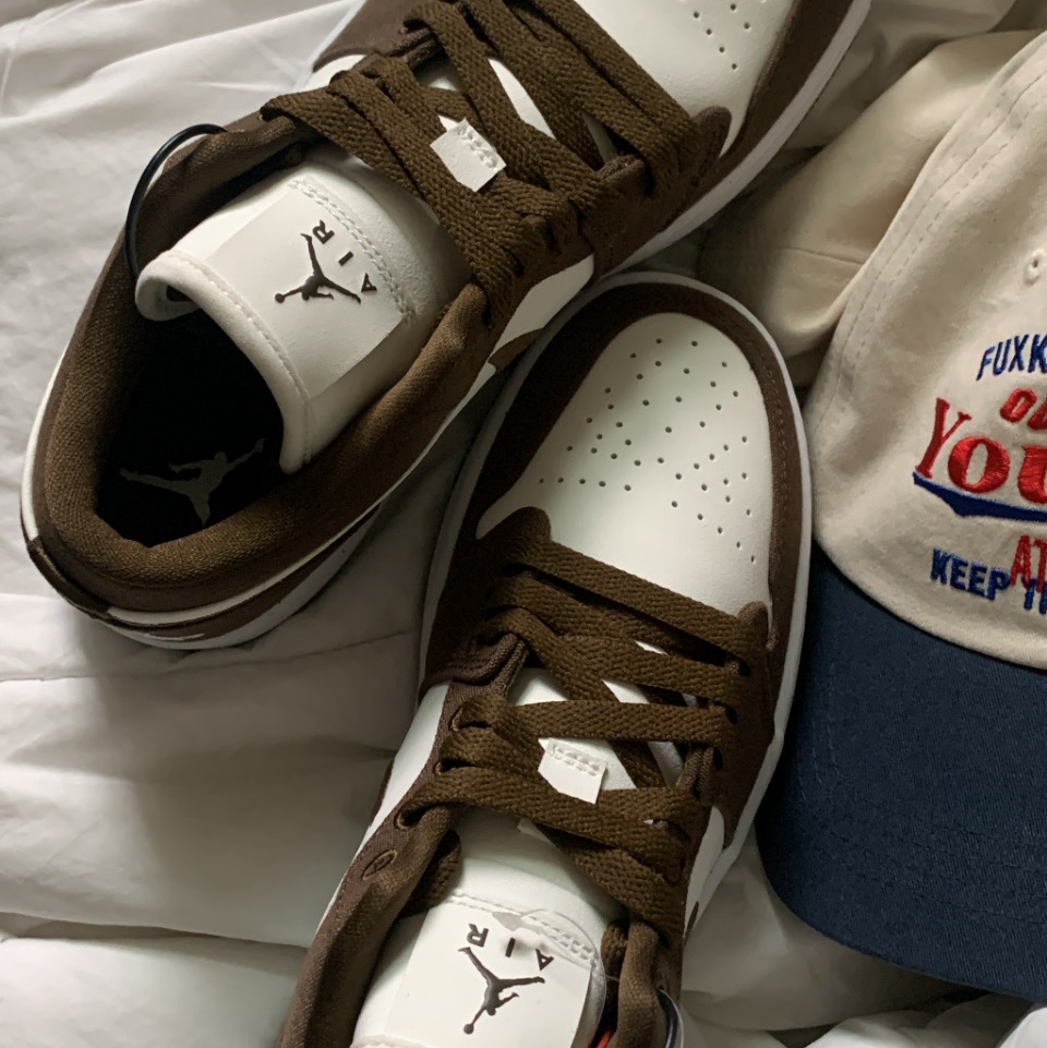 (W) Jordan 1 Low SE Light Olive 착용 스타일 - 2