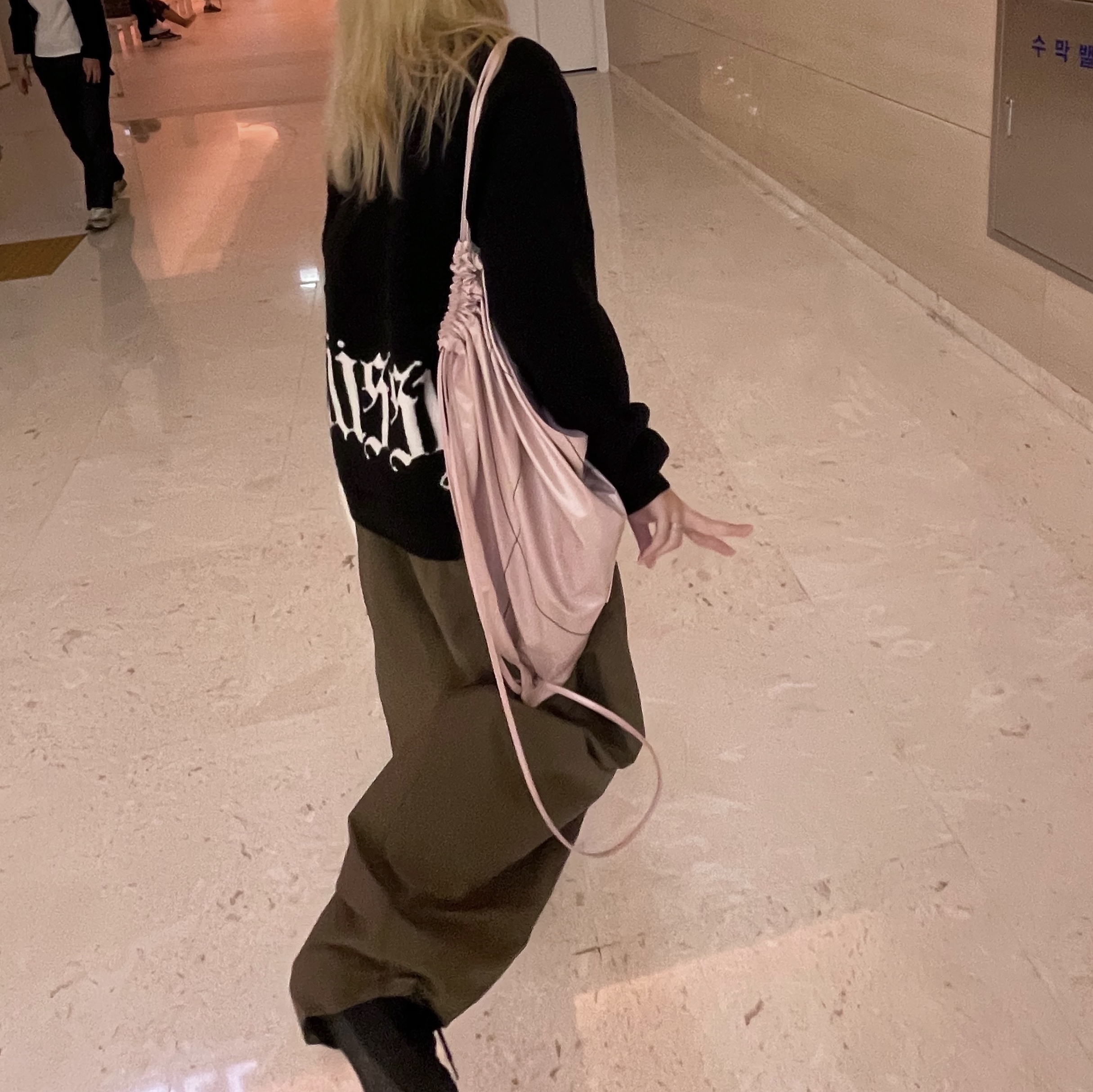 Stussy Gothic Sweater Black, Sansan Gear Side Snap Pants Black 착용 스타일 - 3