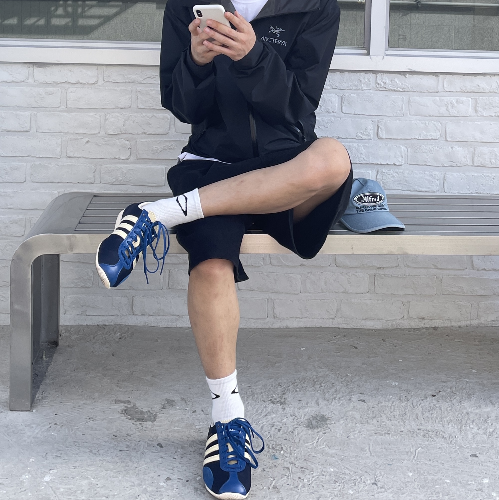 Adidas x Wales Bonner Japan Shoes Legend Ink, Arc'teryx Zeta SL Jacket Black 착용 스타일 - 2