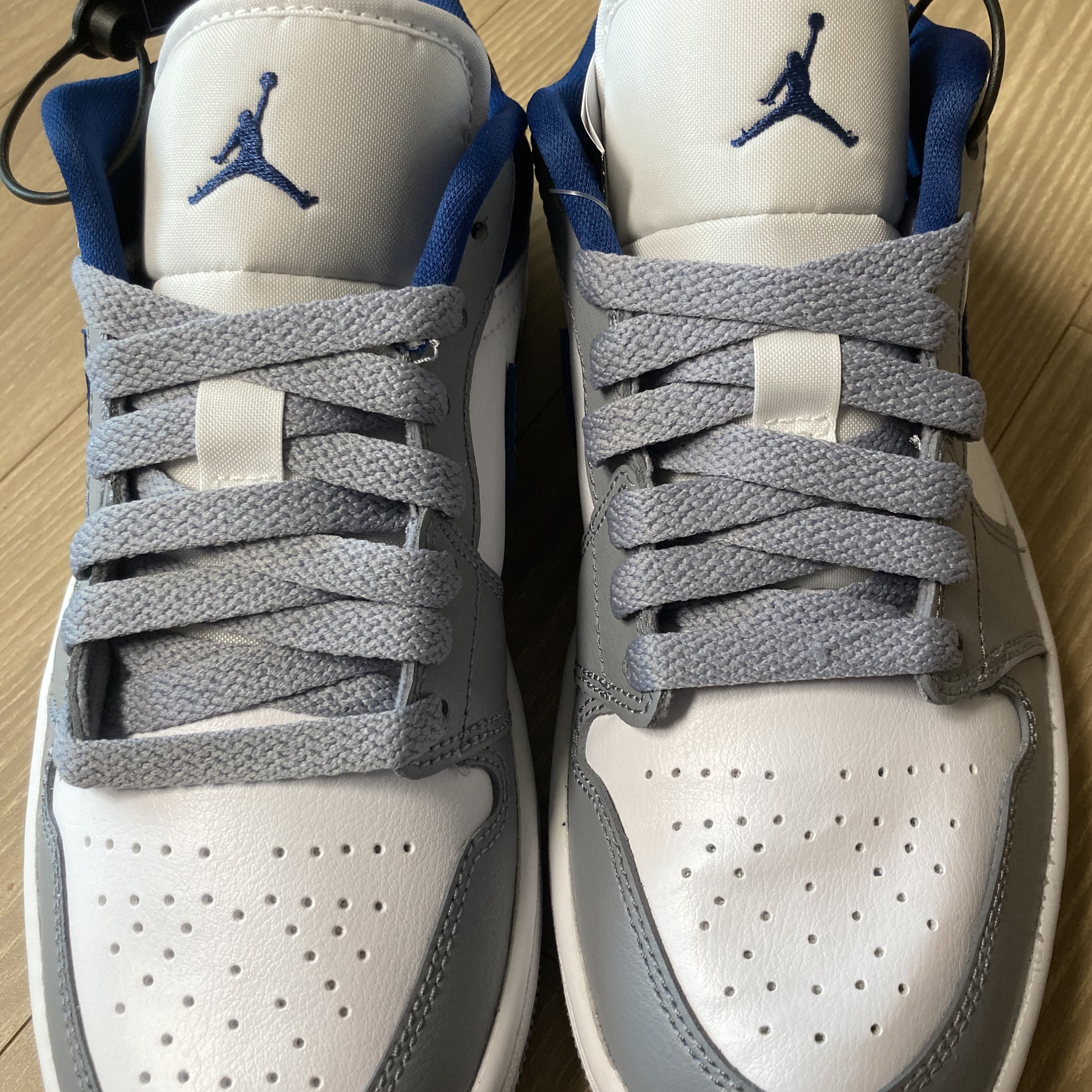 (W) Jordan 1 Low White Grey Blue 착용 스타일 - 1