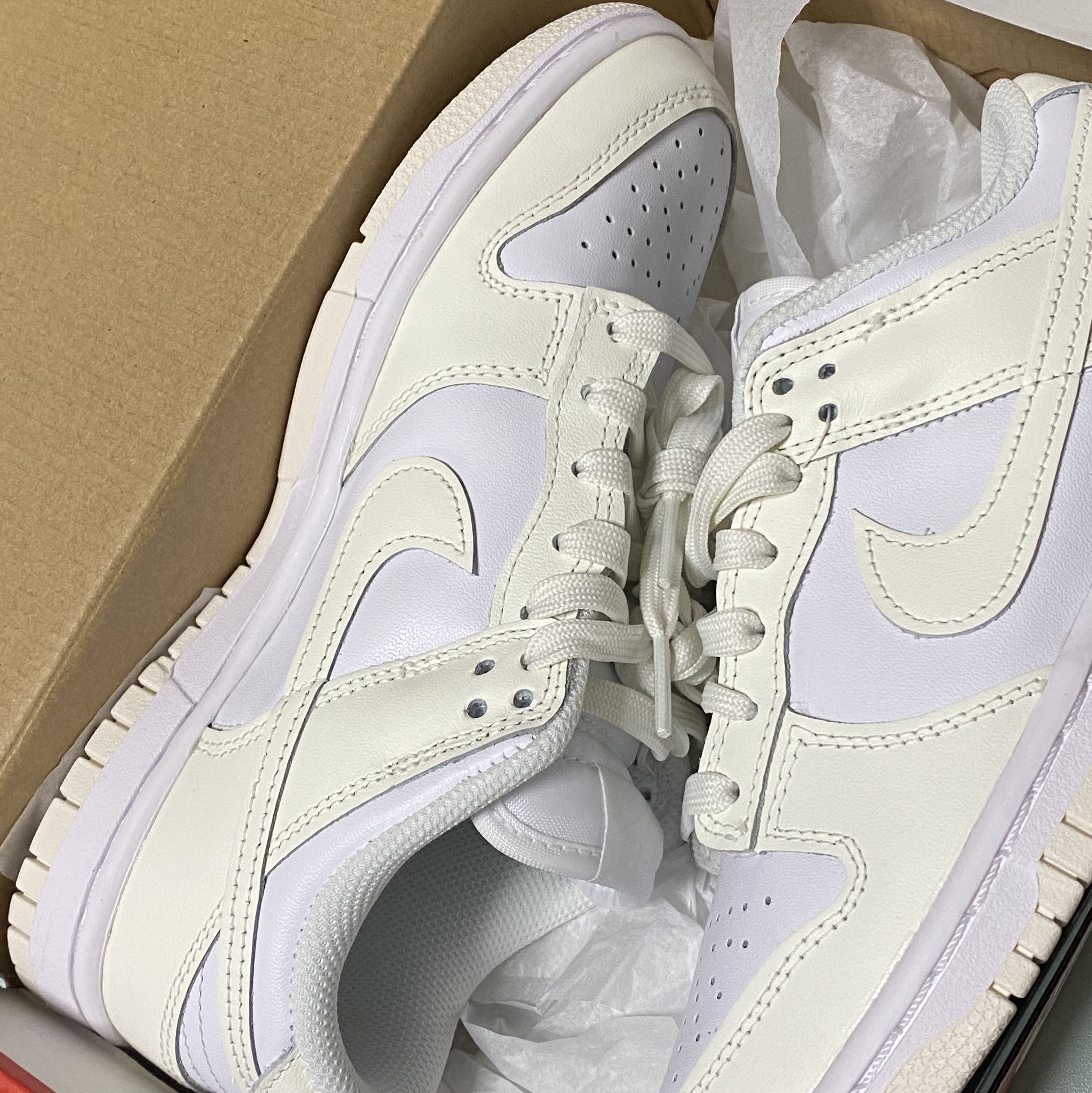 (W) Nike Dunk Low White and Sail 착용 스타일