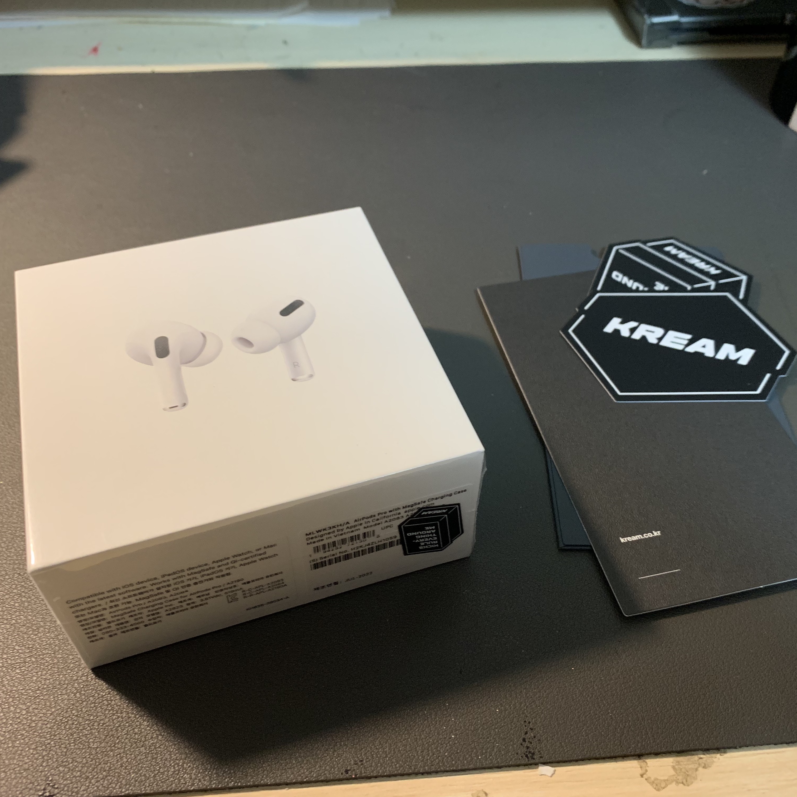 Apple AirPods Pro with MagSafe Charging Case (Korean Ver.) 착용 스타일