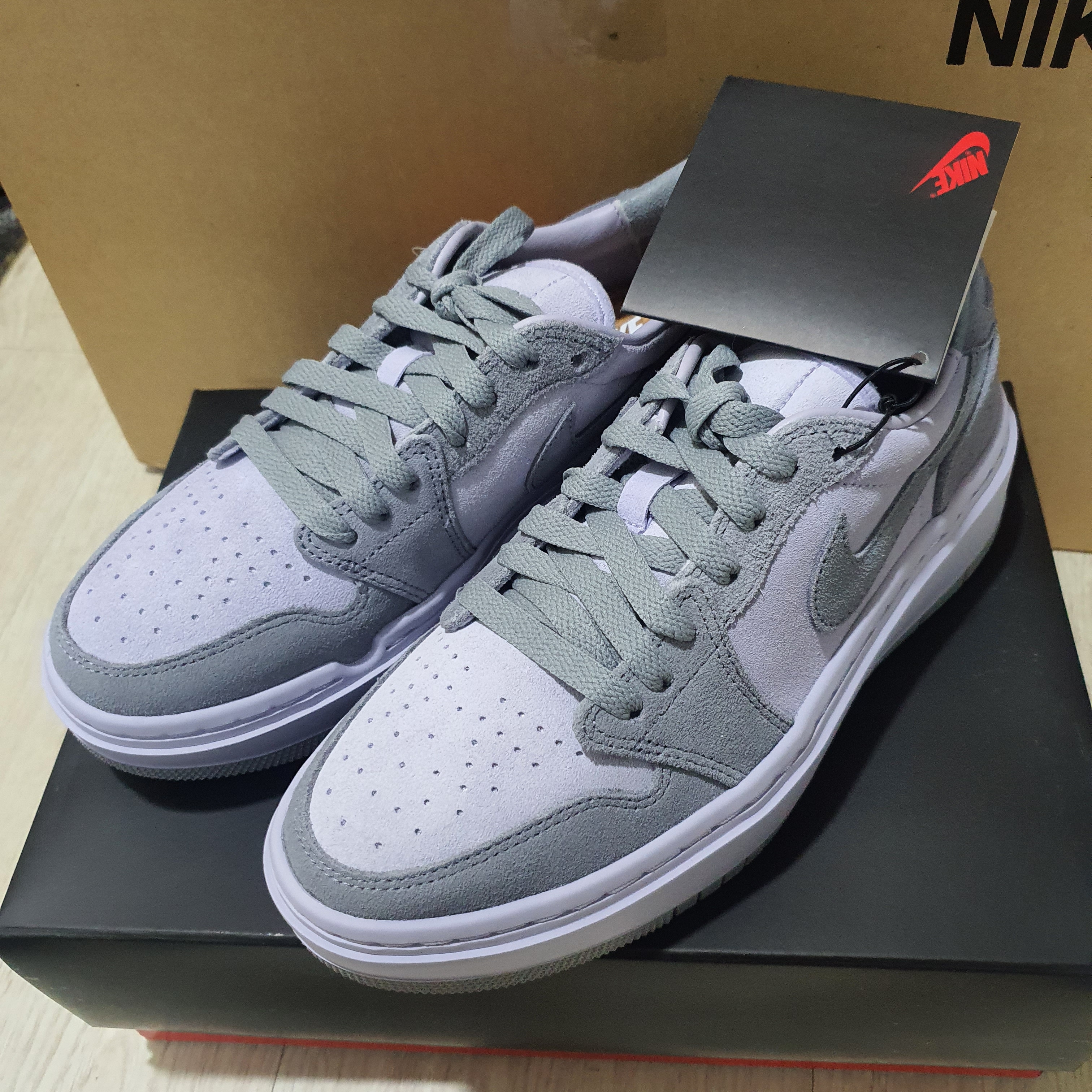 (W) Jordan 1 Elevate Low Stealth, (W) Jordan 1 Elevate Low White and Wolf Grey 착용 스타일 - 1