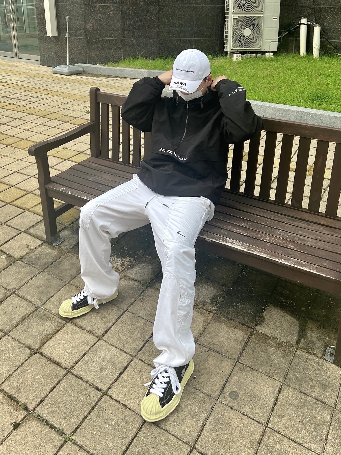 Nike x Off-White NRG Pants White, Maison Mihara Yasuhiro Blakey VL OG Sole Canvas Low-top Sneakers Black 착용 스타일 - 2