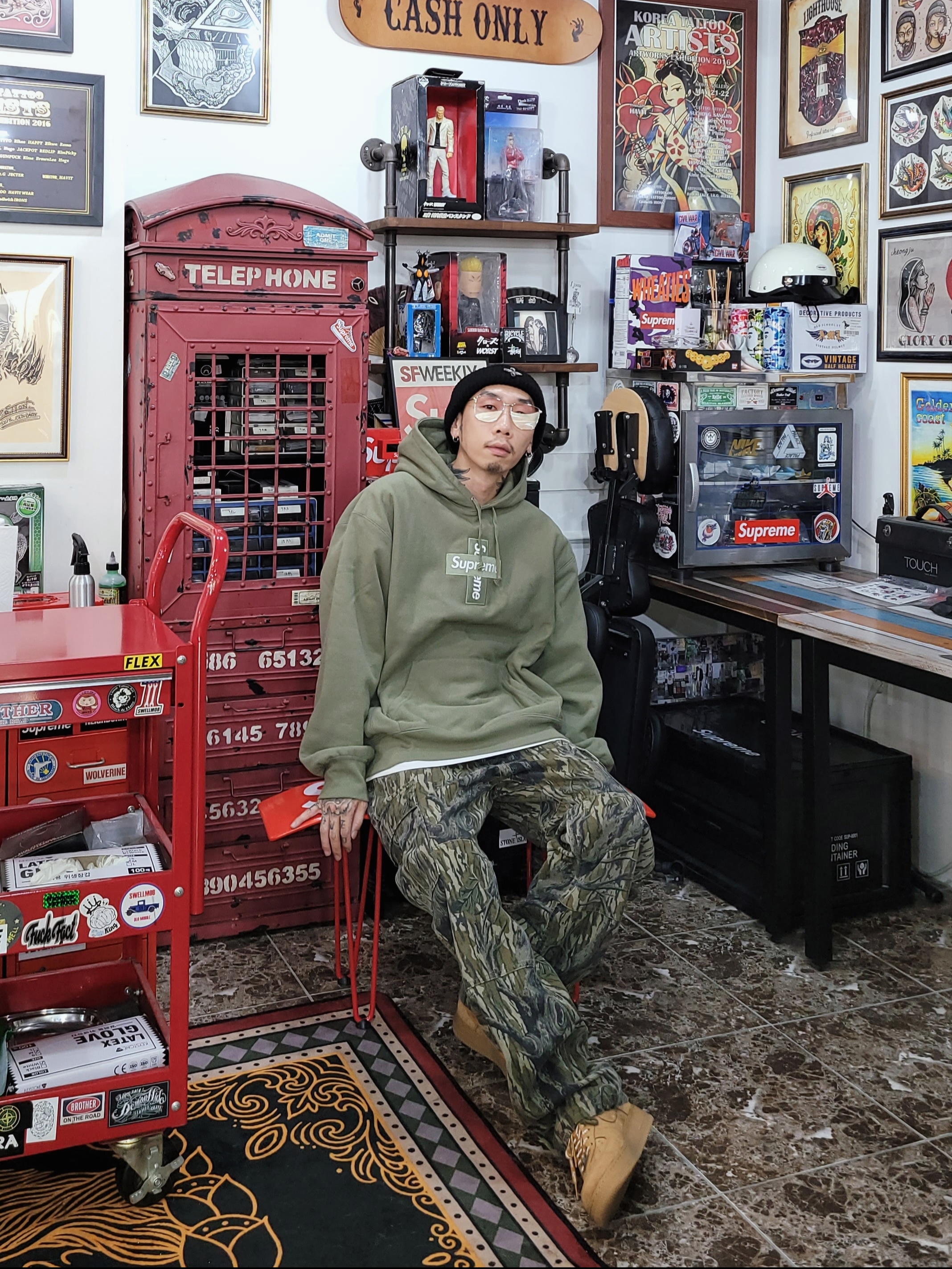 Supreme Cross Box Logo Hooded Sweatshirt Light Olive - 20FW, Nike x Supreme Air Force 1 Low Flax 착용 스타일