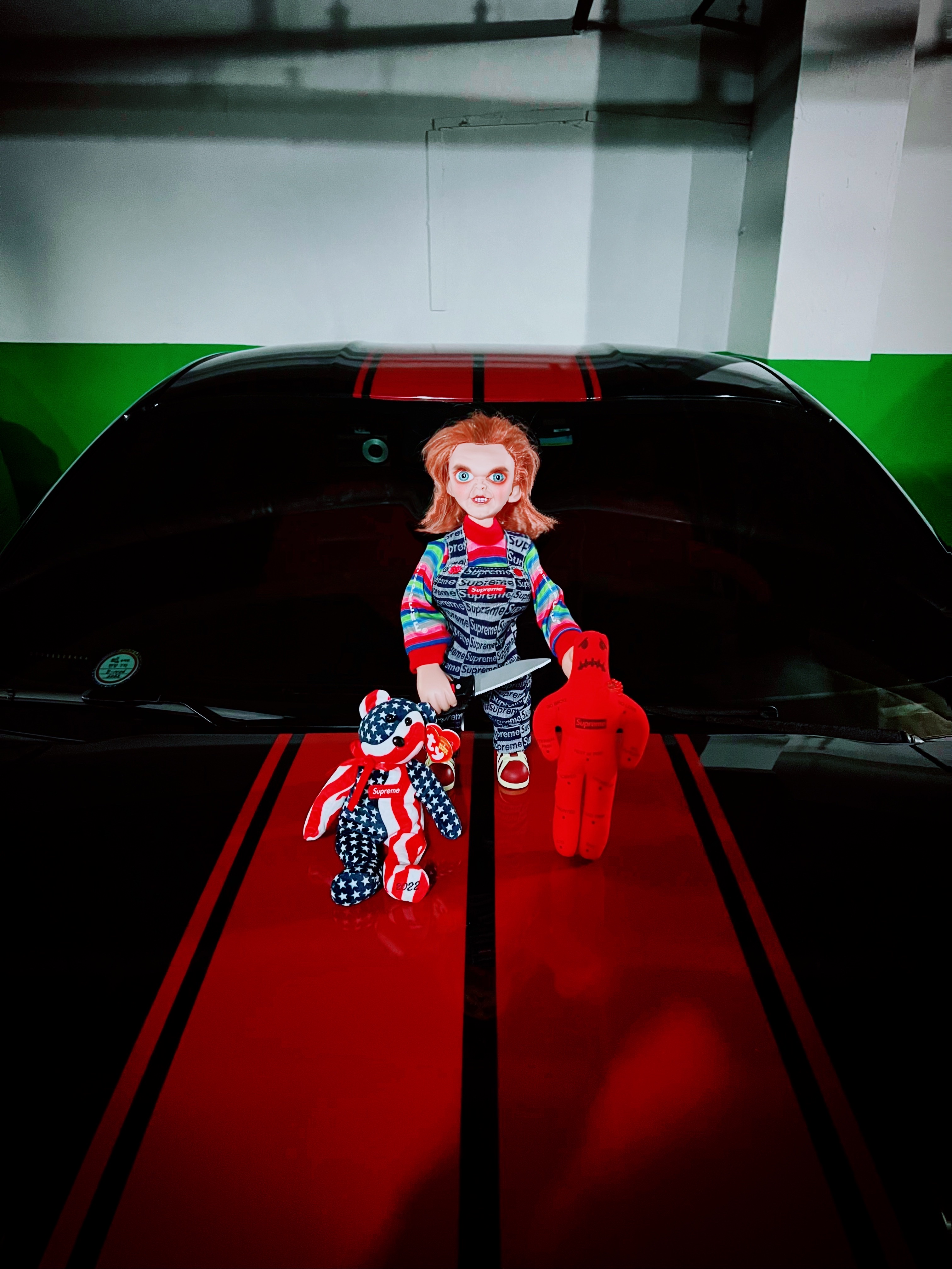 Supreme Chucky Doll - 20FW, Supreme Voodoo Doll Red - 19FW 착용 스타일 - 1