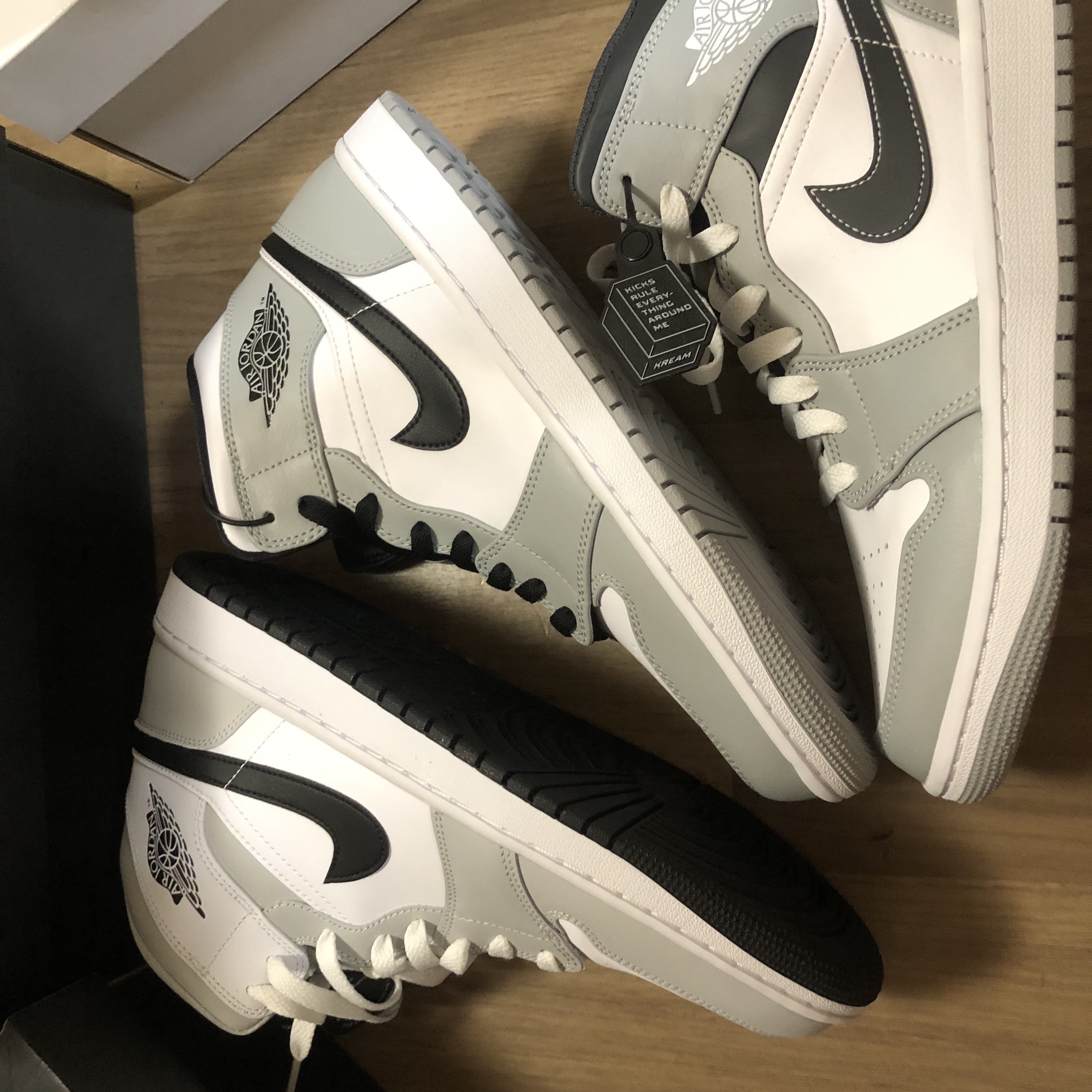 Jordan 1 Mid Light Smoke Grey, Jordan 1 Mid Light Smoke Grey Anthracite 착용 스타일 - 2