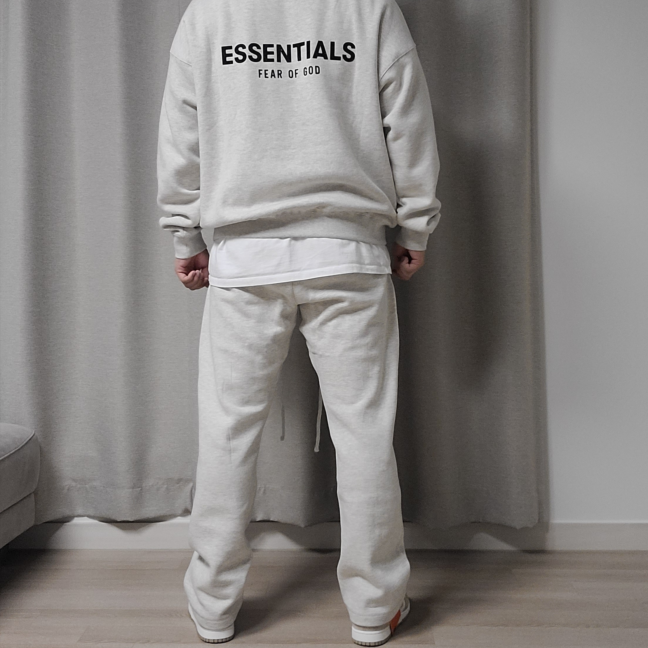 Essentials The Core Collection Relaxed Sweatpants Light Oatmeal, Nike Dunk High Retro PRM Limestone 착용 스타일 - 2