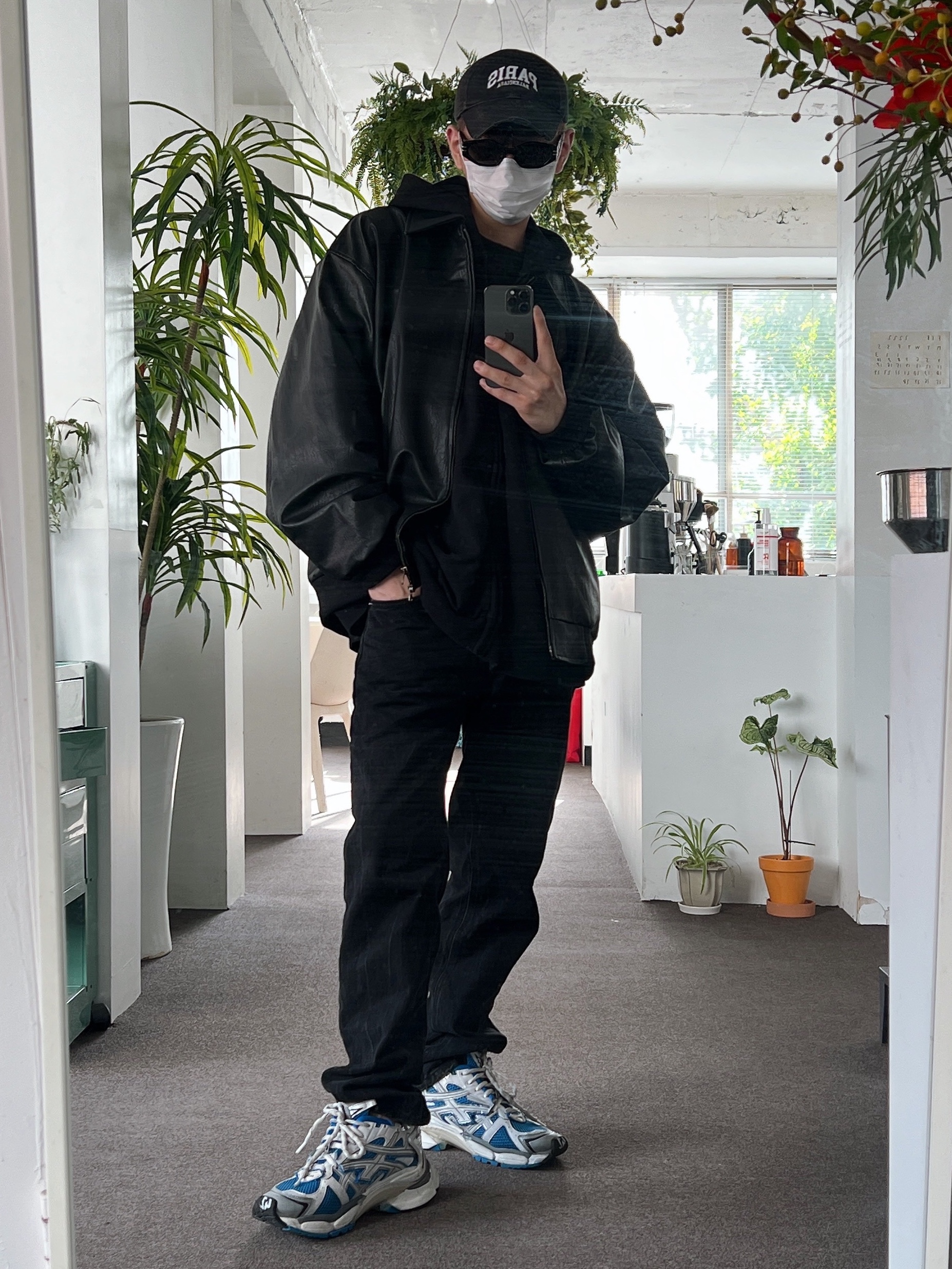 Balenciaga Cities Paris Cap Black, Balenciaga Runner Sneakers Blue White 착용 스타일