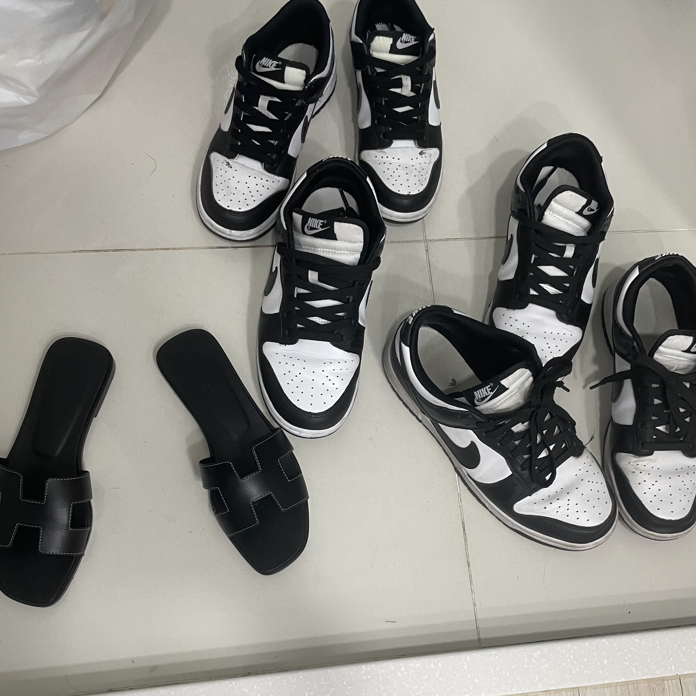 (W) Hermes Oran Sandal Calfskin & Noir Piqures Ecrues, (W) Hermes Egerie Sandal Noir 착용 스타일 - 2