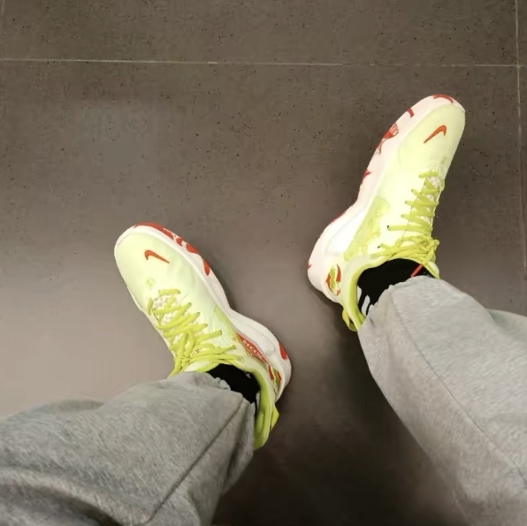 Nike PG 5 EP Volt White 착용 스타일
