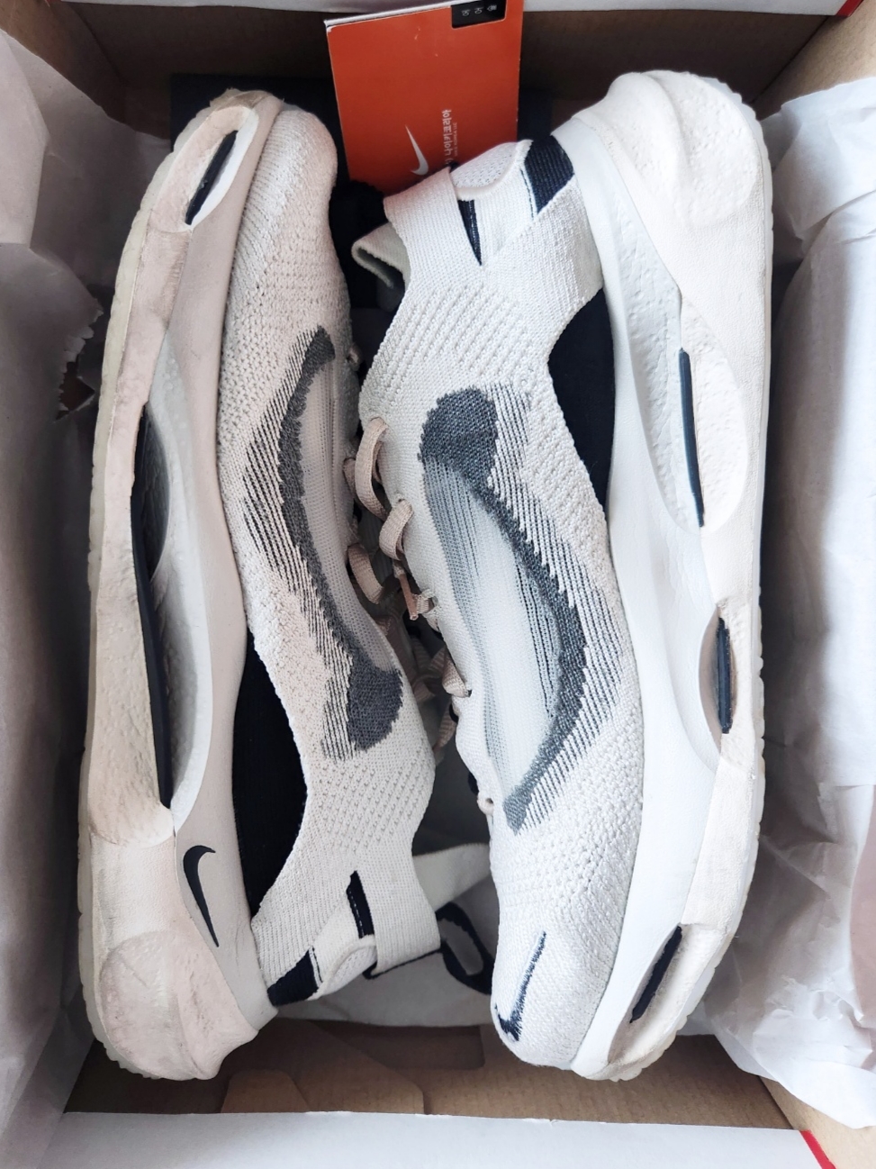 Nike Spark Flyknit Platinum Tint and Coconut Milk 착용 스타일