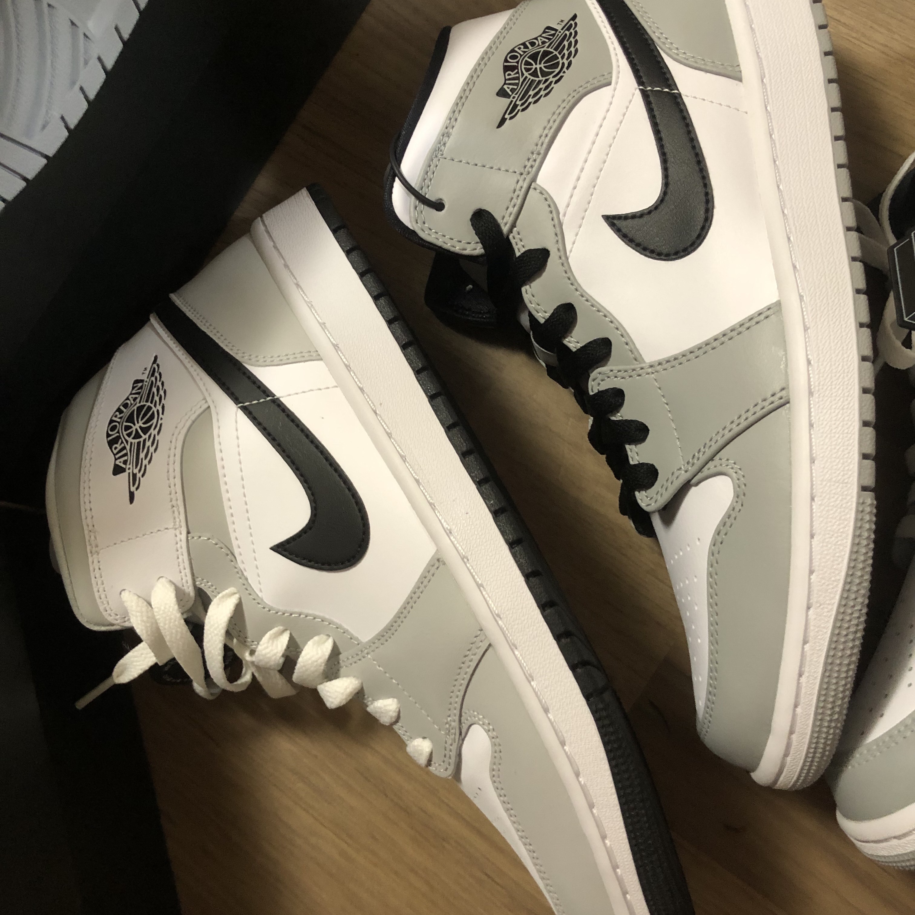 Jordan 1 Mid Light Smoke Grey, Jordan 1 Mid Light Smoke Grey Anthracite 착용 스타일 - 4