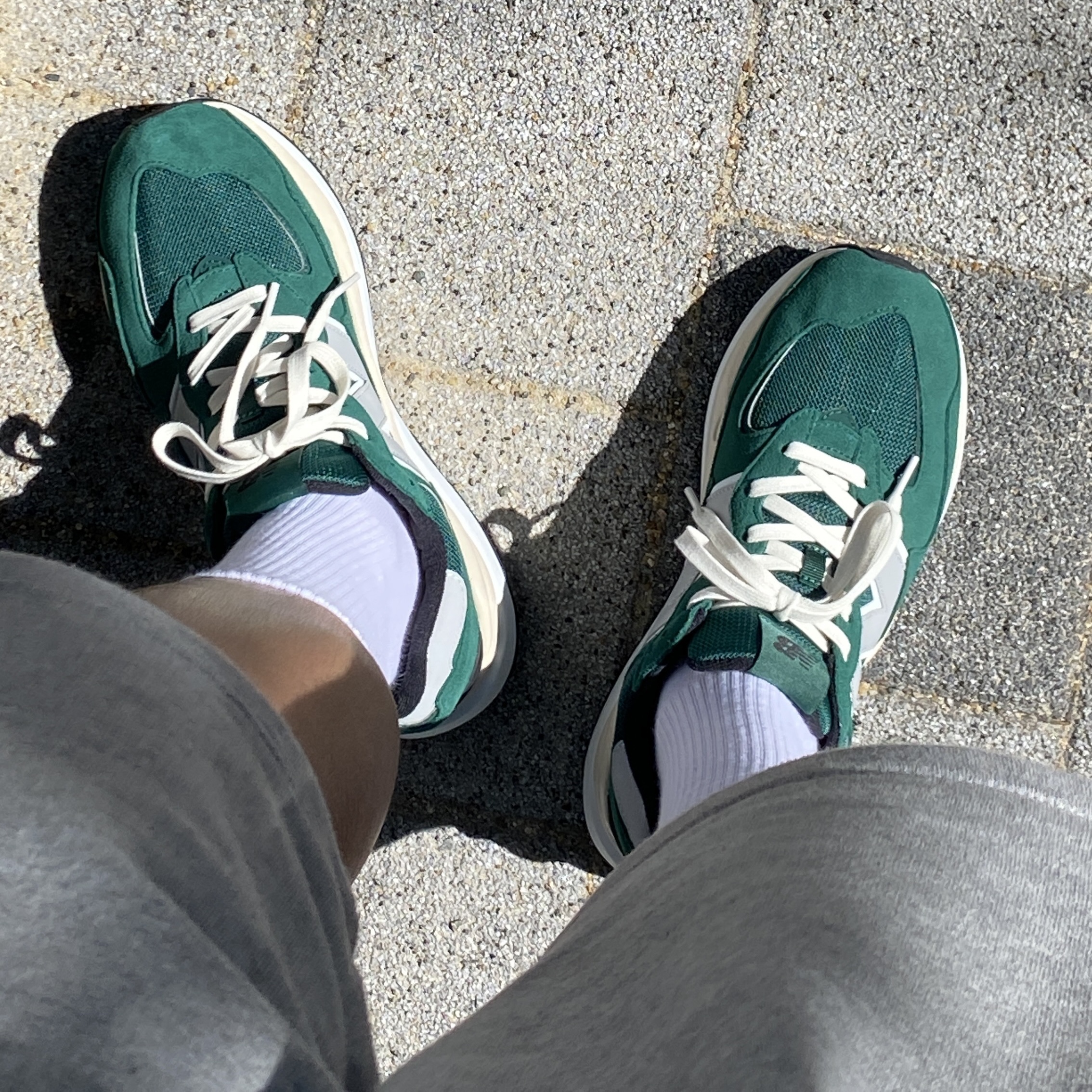 New Balance 5740 Green Rain Cloud 착용 스타일 - 1
