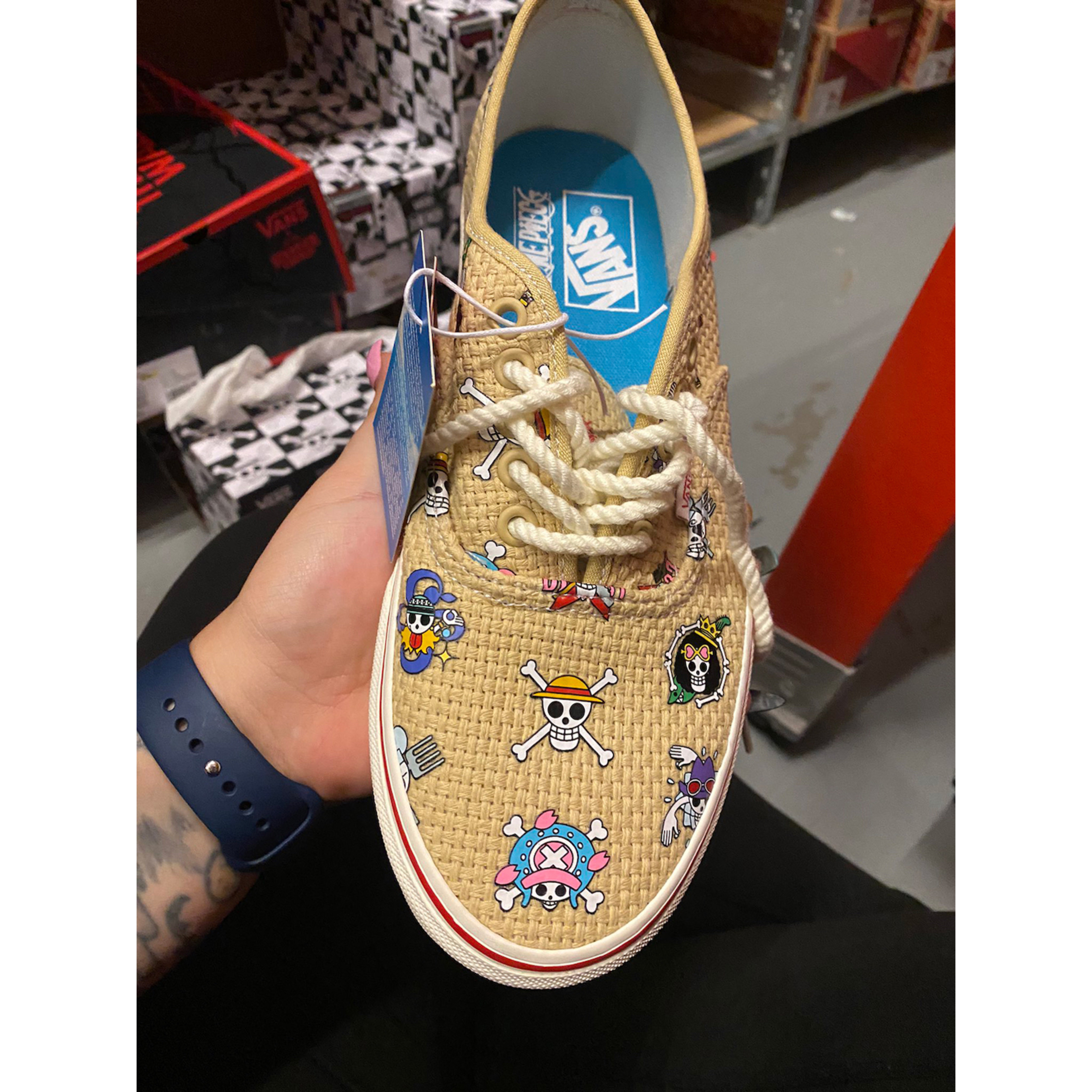 Vans x One Piece Authentic Sand 착용 스타일 - 3