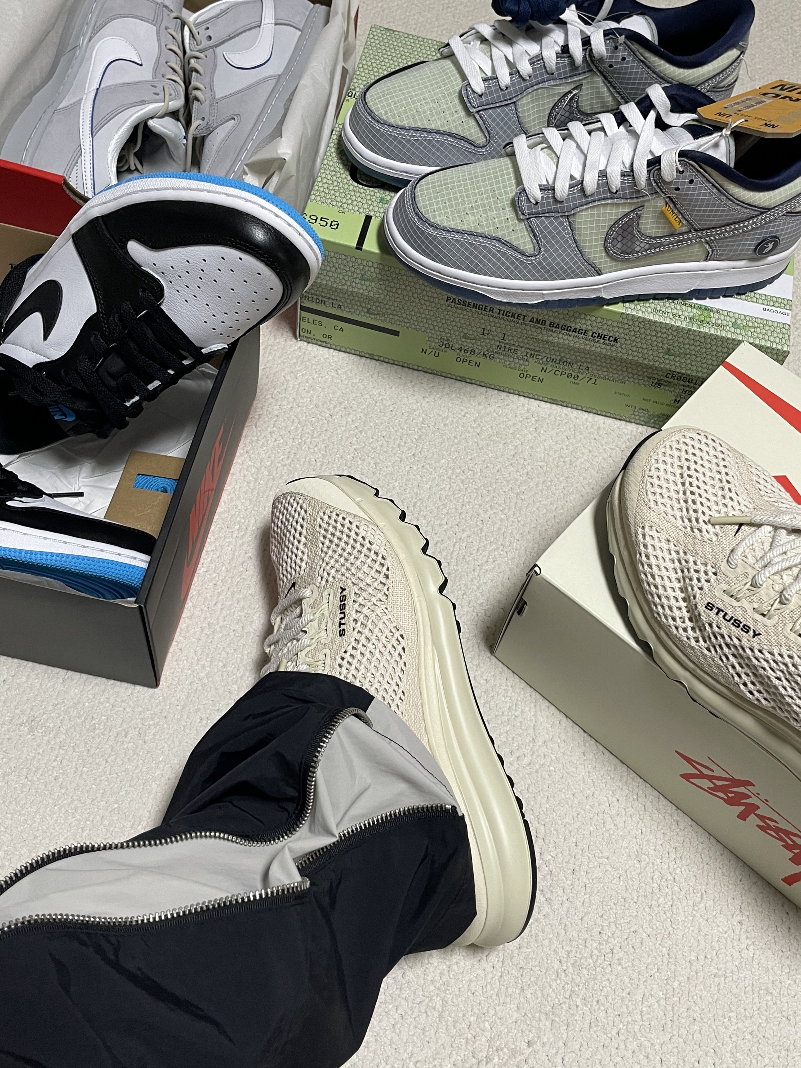 Nike x Stussy Air Max 2013 Fossil, Nike x Union Dunk Low Passport Pack Pistachio 착용 스타일