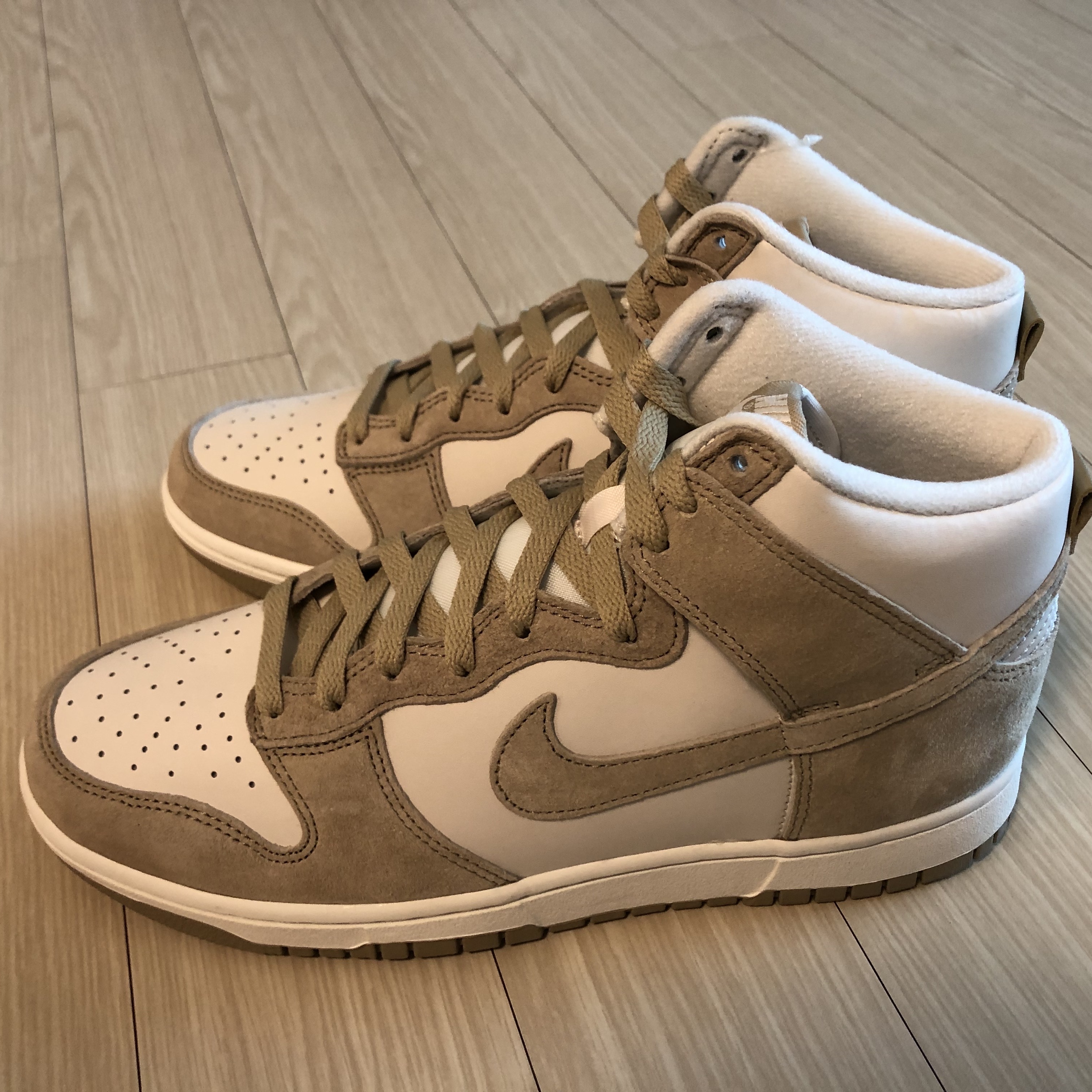 Nike Dunk High Retro PRM Limestone 착용 스타일 - 2