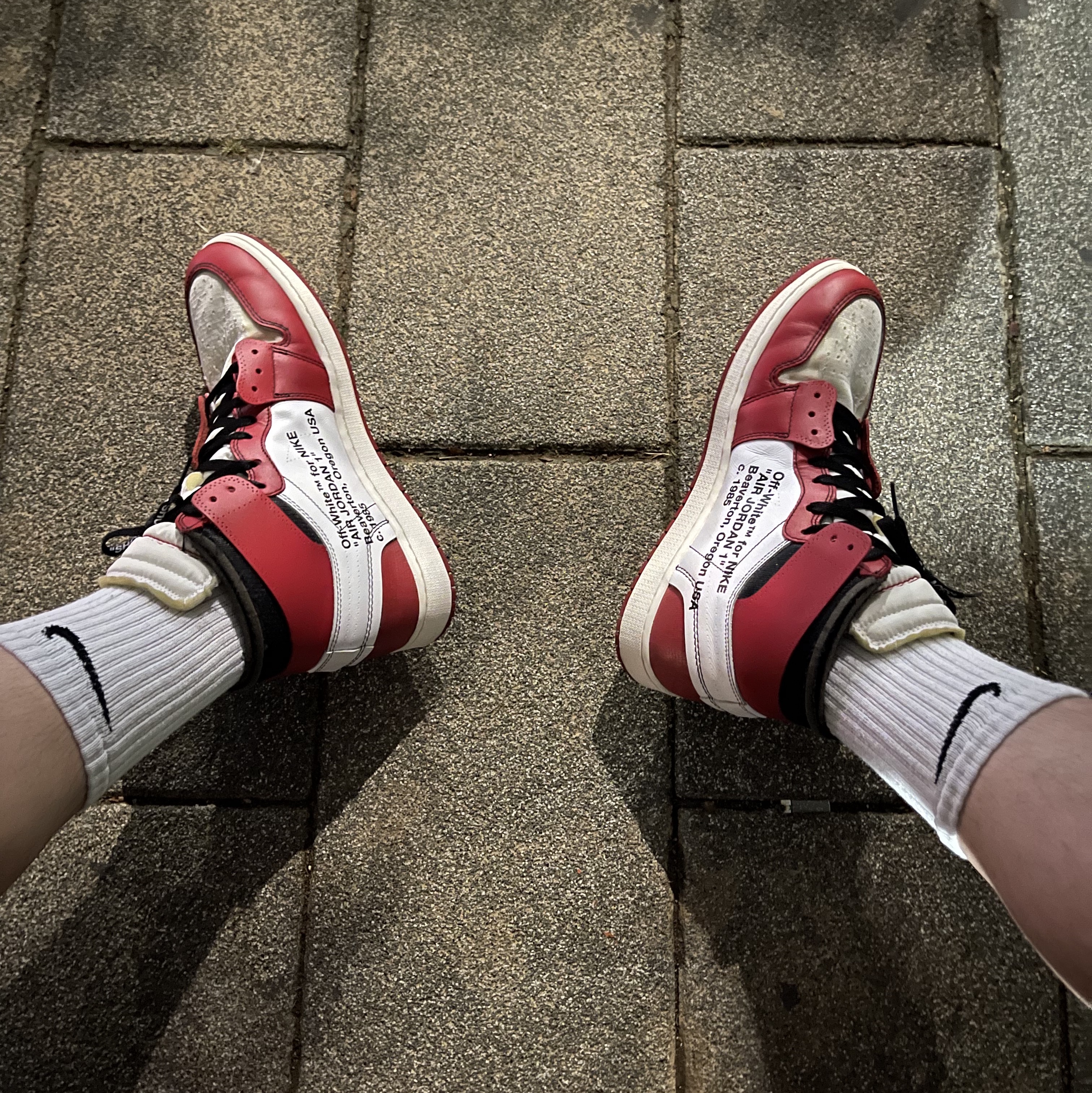 Jordan 1 x Off-White Retro High Chicago The Ten 착용 스타일 - 2