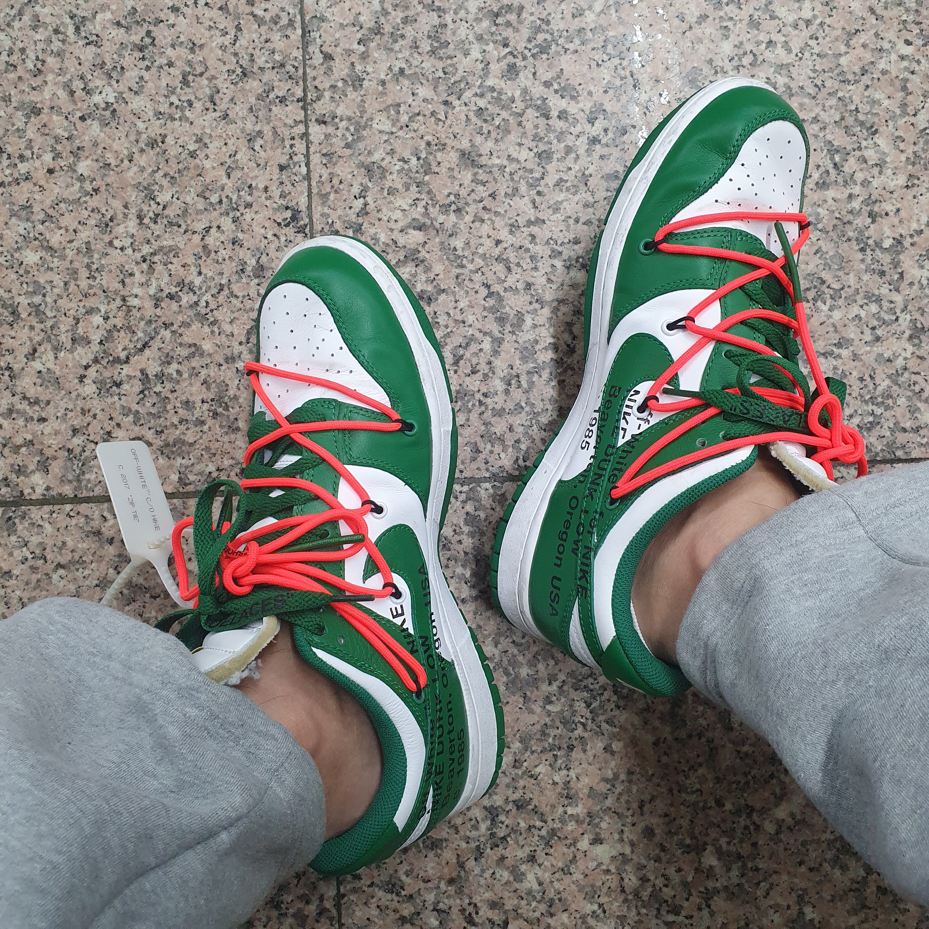 Nike x Off-White Dunk Low Pine Green 착용 스타일 - 2