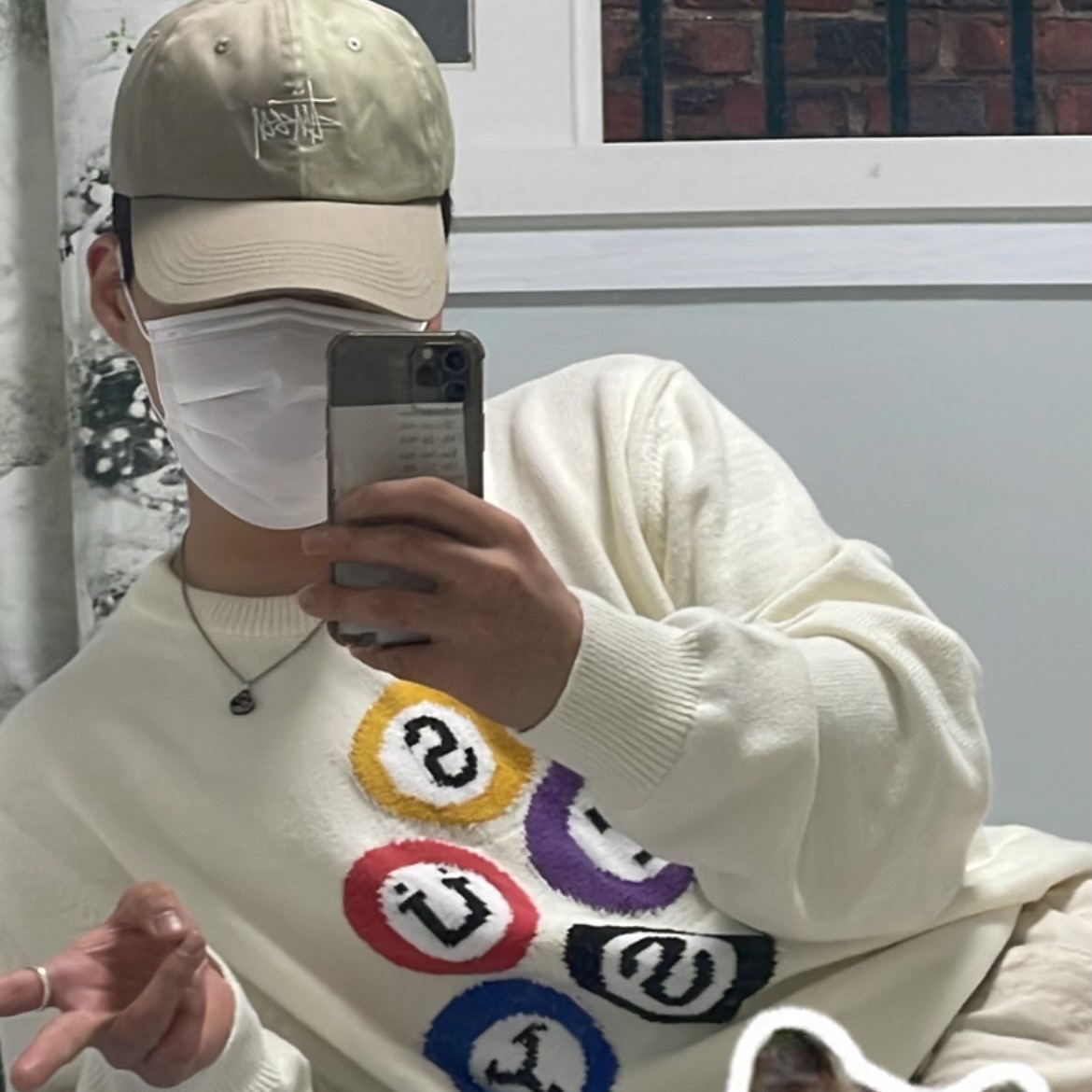 Stussy Billiard Sweater Natural, Jordan 1 x Travis Scott x Fragment Retro Low OG SP Military Blue 착용 스타일 - 4