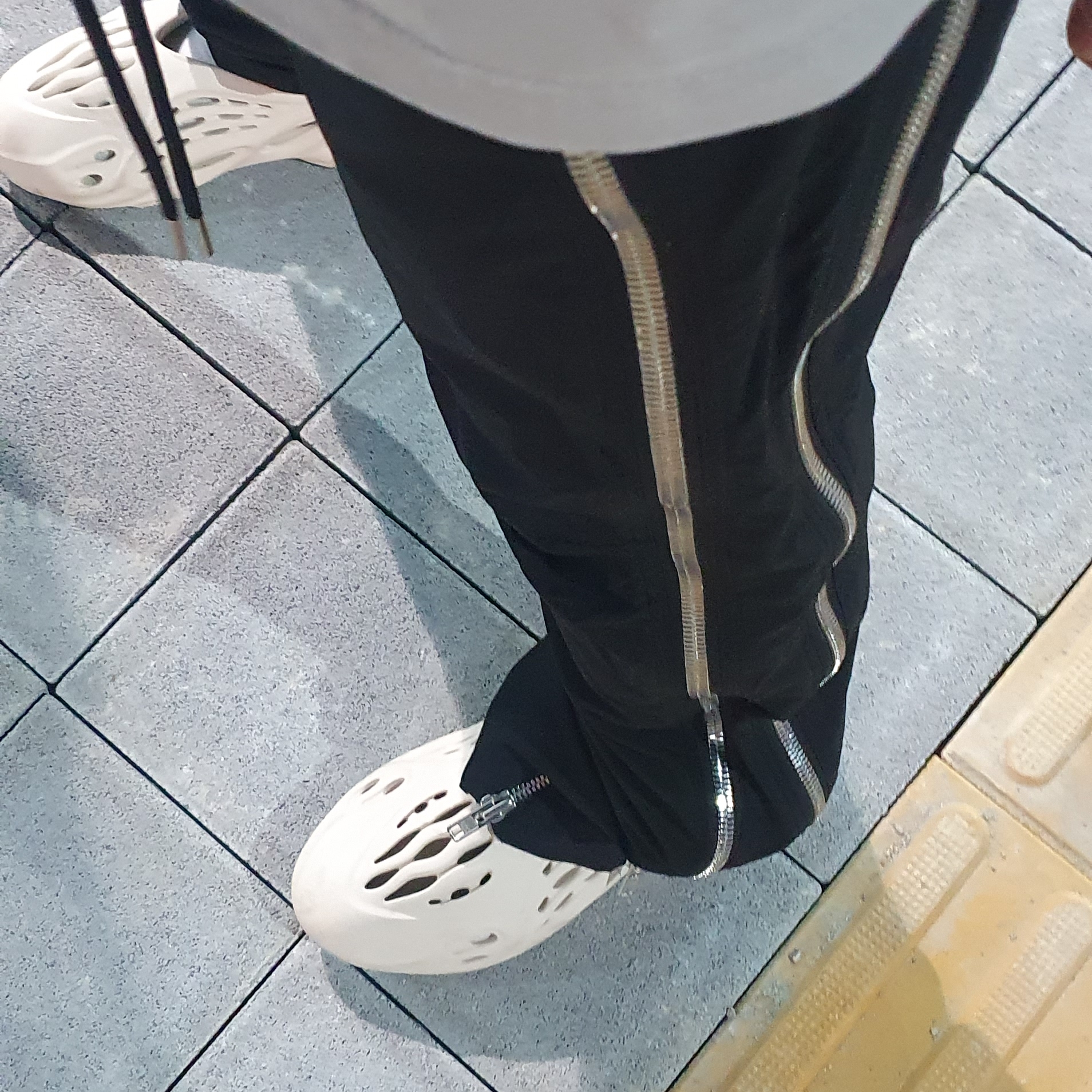 Y-3 Pureboost White Black, Adidas Yeezy Foam RNNR Ararat 착용 스타일 - 2