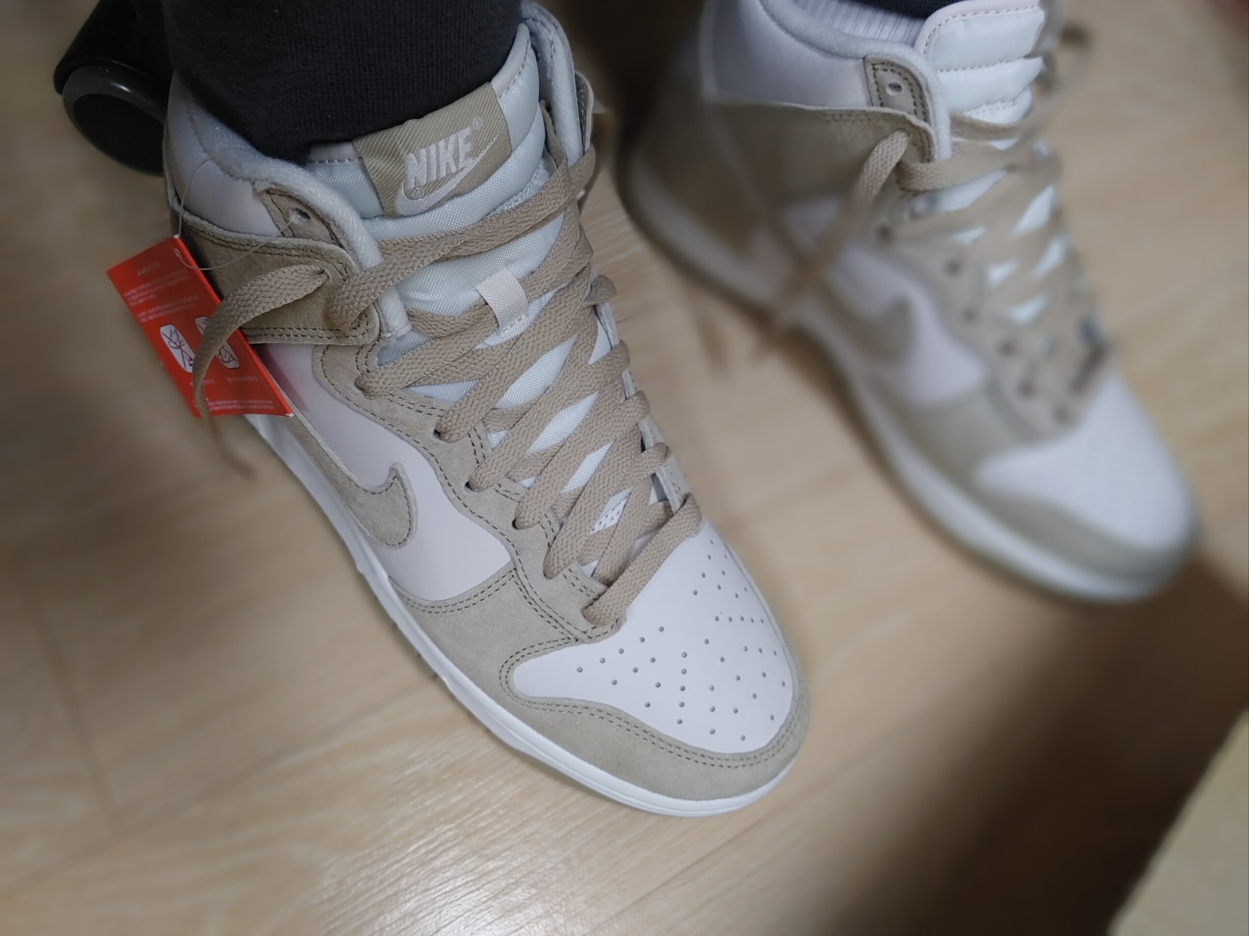 Nike Dunk High Retro PRM Limestone 착용 스타일 - 2