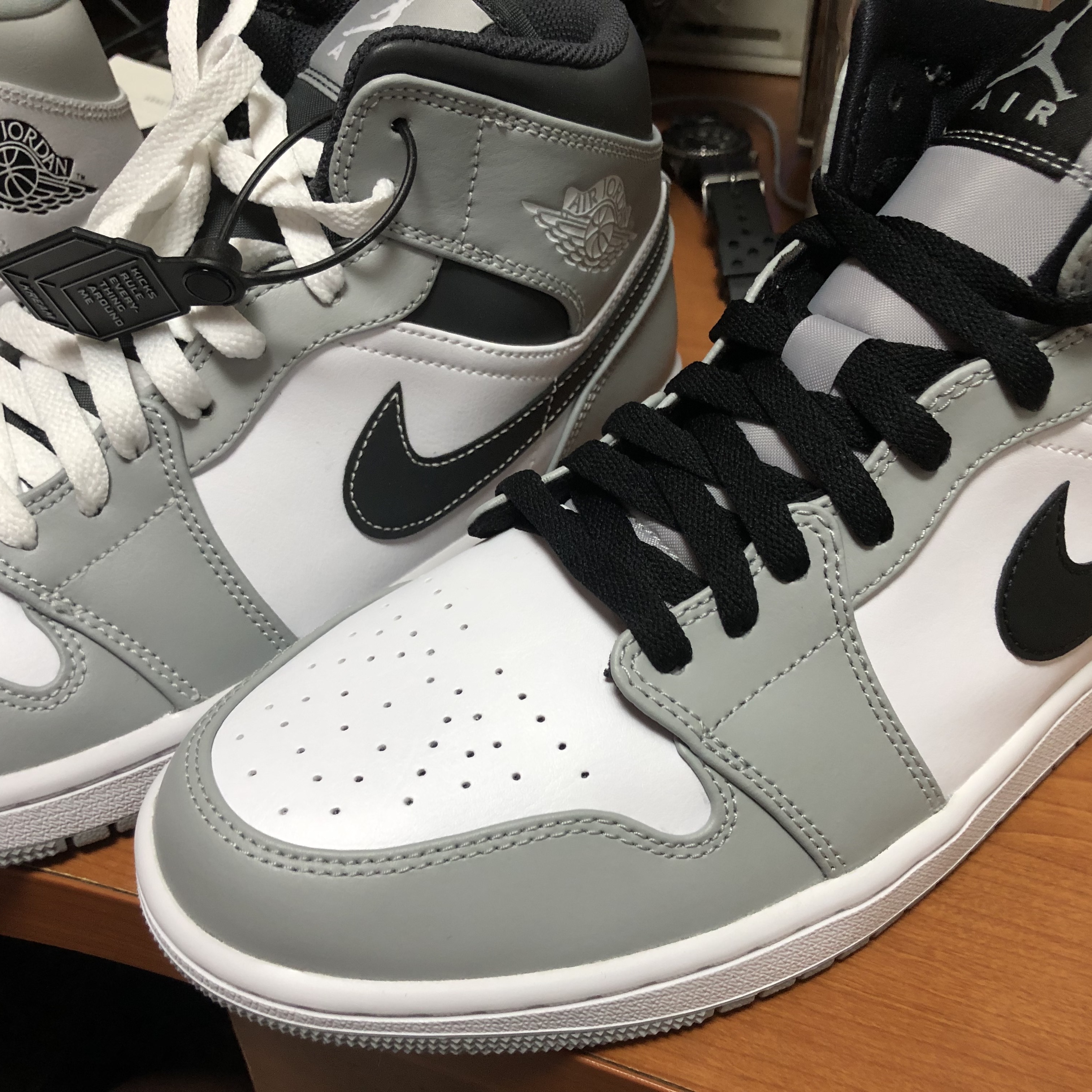 Jordan 1 Mid Light Smoke Grey, Jordan 1 Mid Light Smoke Grey Anthracite 착용 스타일 - 5
