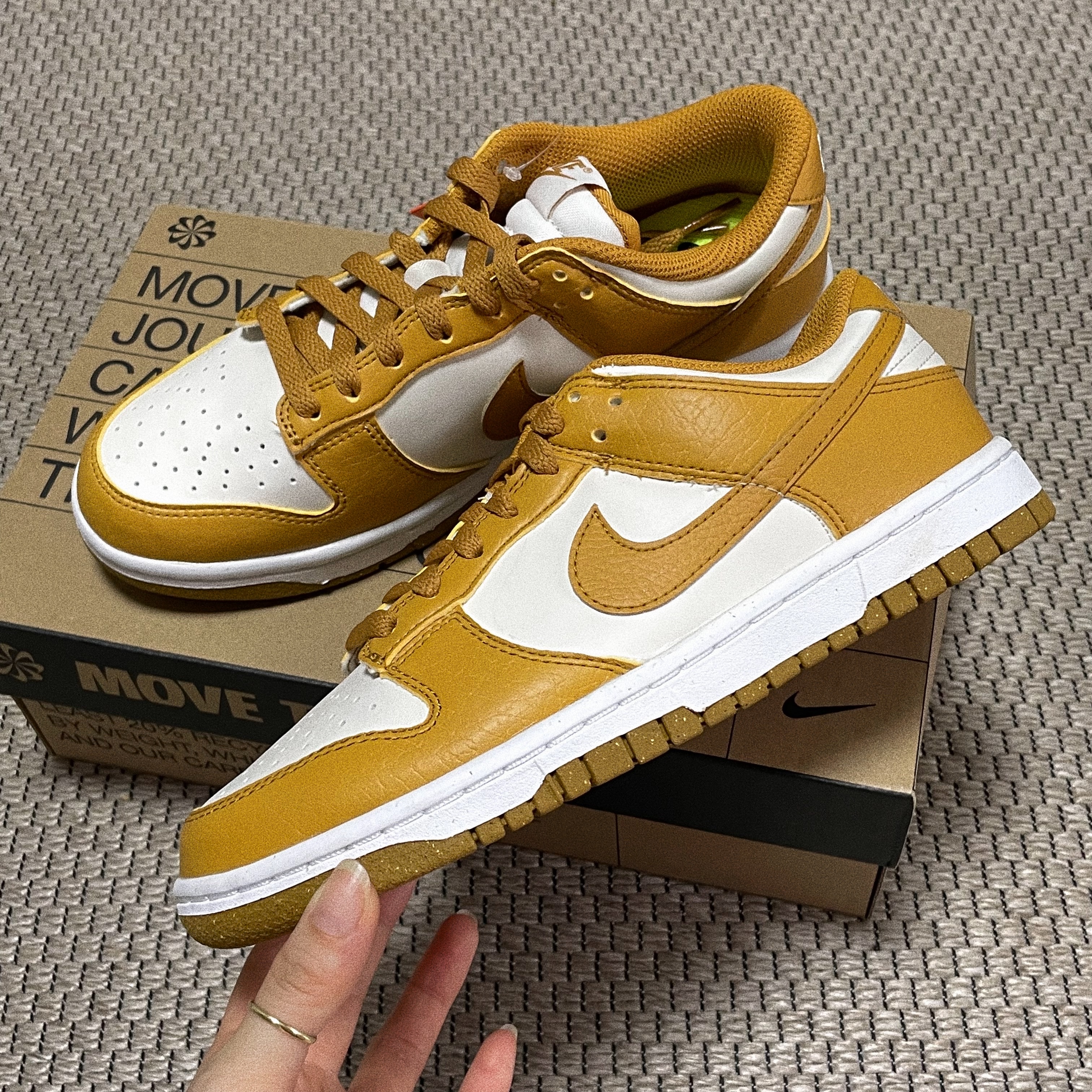 (W) Nike Dunk Low Next Nature Phantom 착용 스타일 - 2