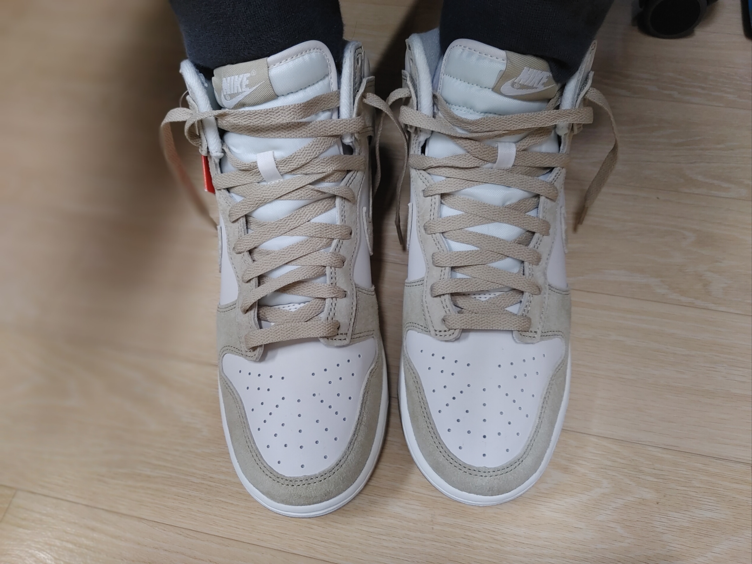 Nike Dunk High Retro PRM Limestone 착용 스타일 - 1