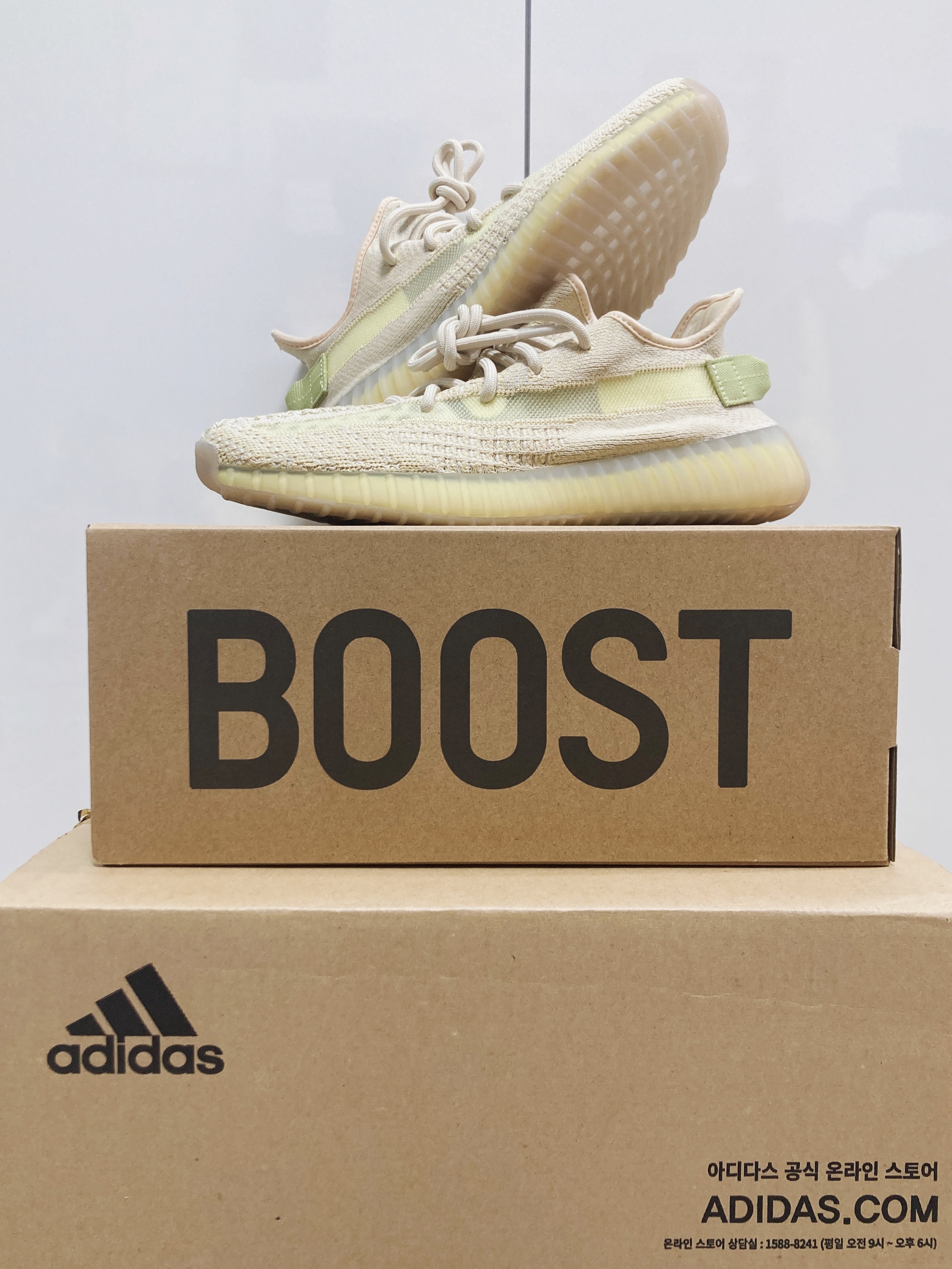 Adidas Yeezy Boost 350 V2 Flax 2022 착용 스타일
