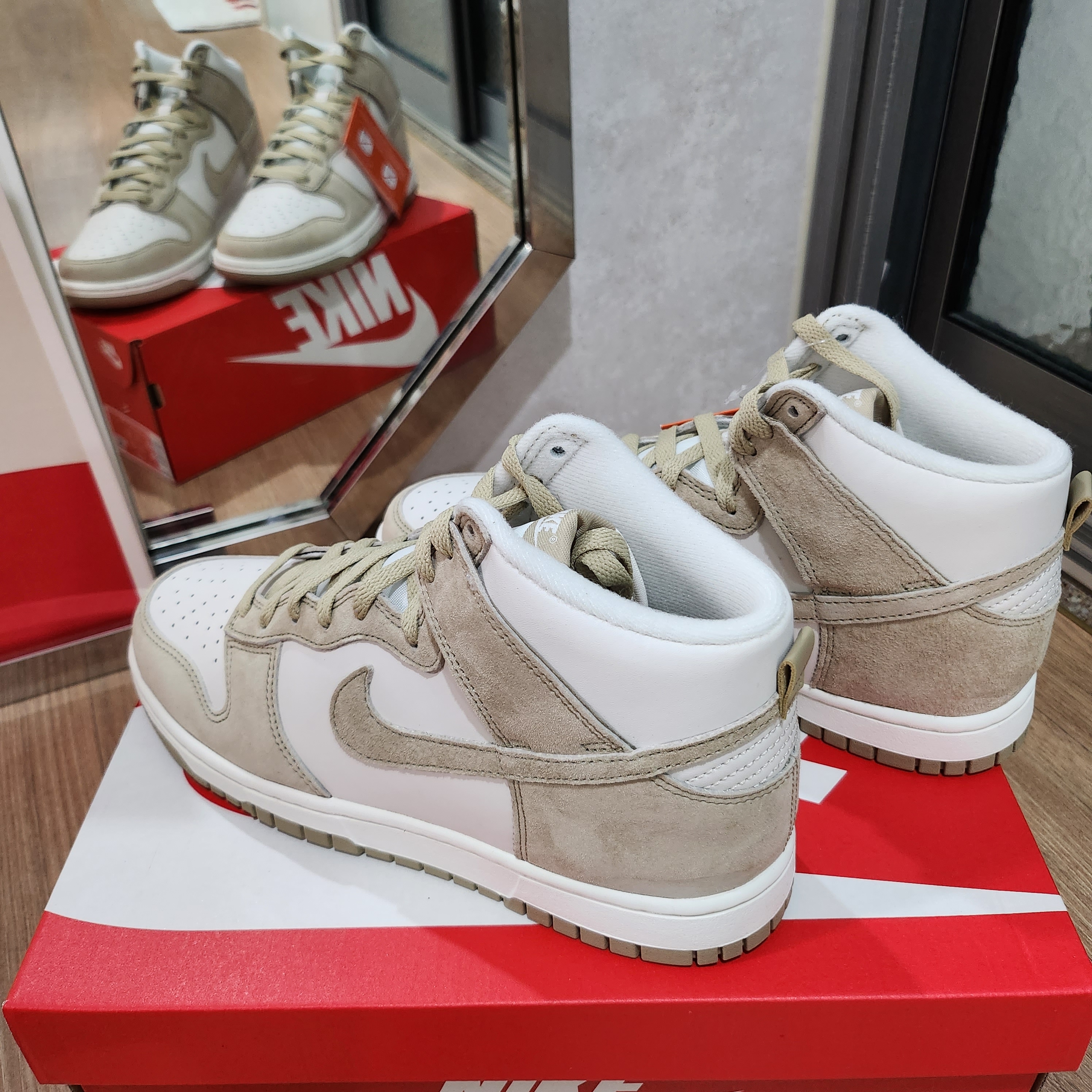 Nike Dunk High Retro PRM Limestone 착용 스타일 - 3