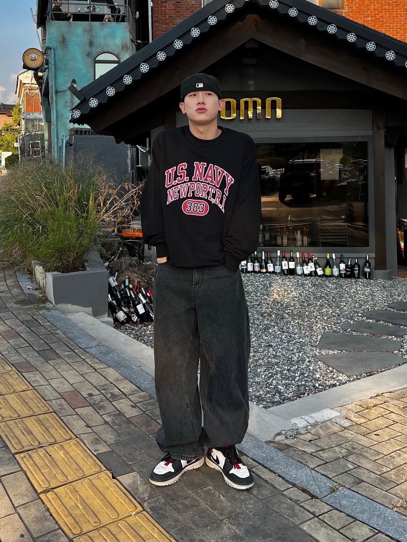 Jordan 1 High React Black White Gym Red 착용 스타일 - 3