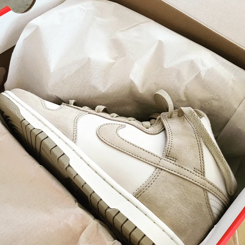 Nike Dunk High Retro PRM Limestone 착용 스타일
