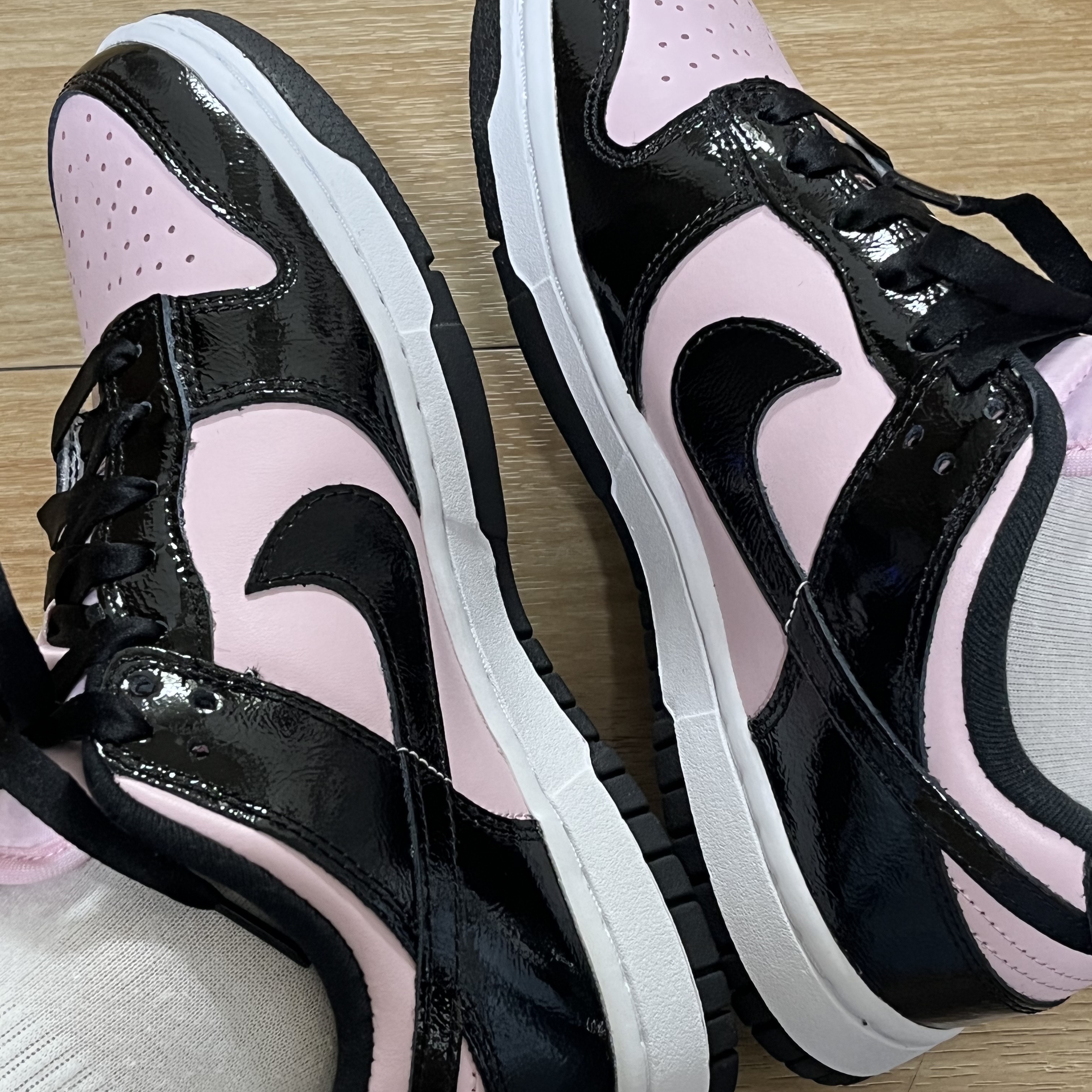 (W) Nike Dunk Low Essential Pink Foam Black 착용 스타일 - 1