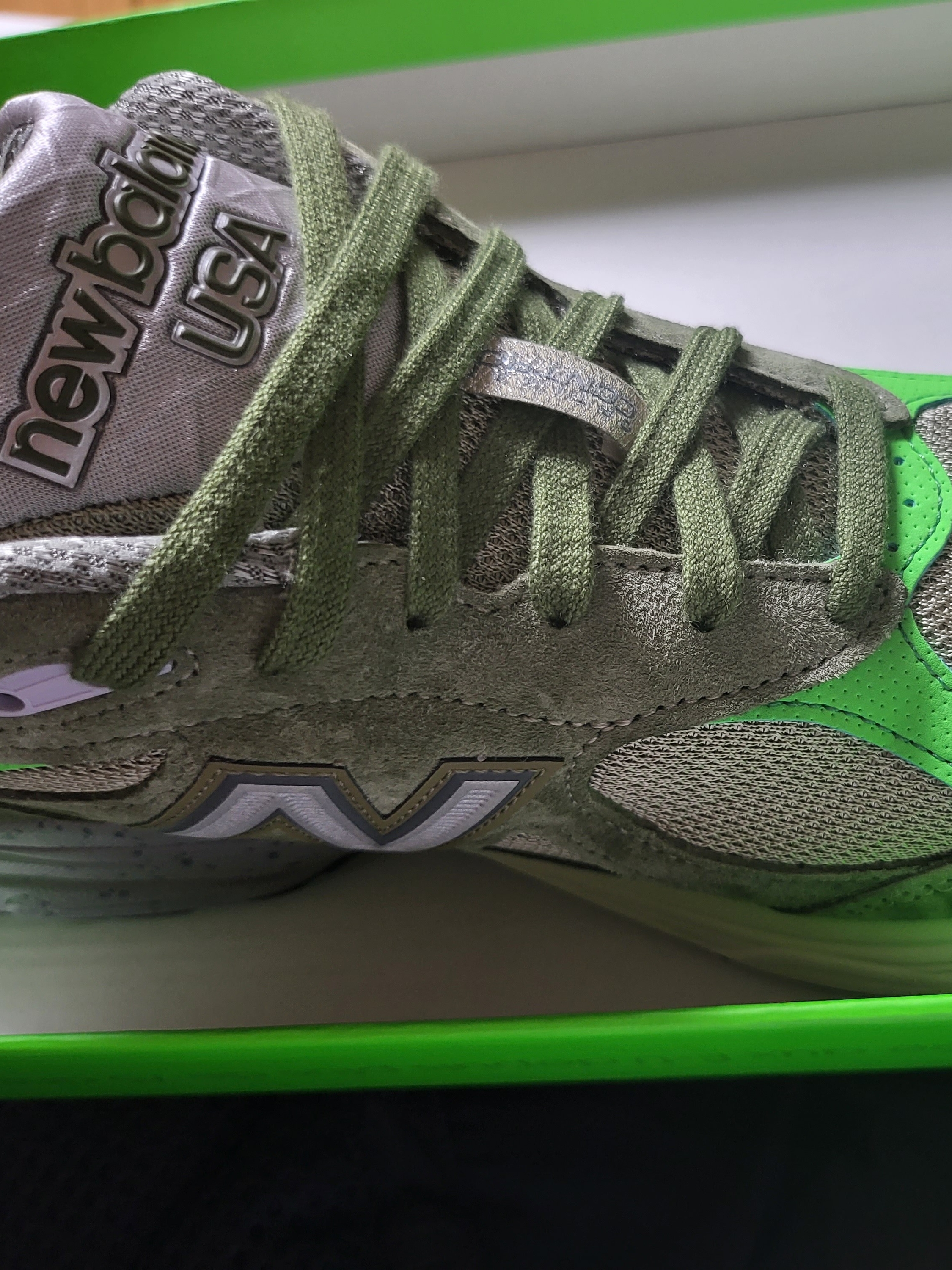 New Balance x Patta 990v3 Made in USA Olive 착용 스타일 - 4