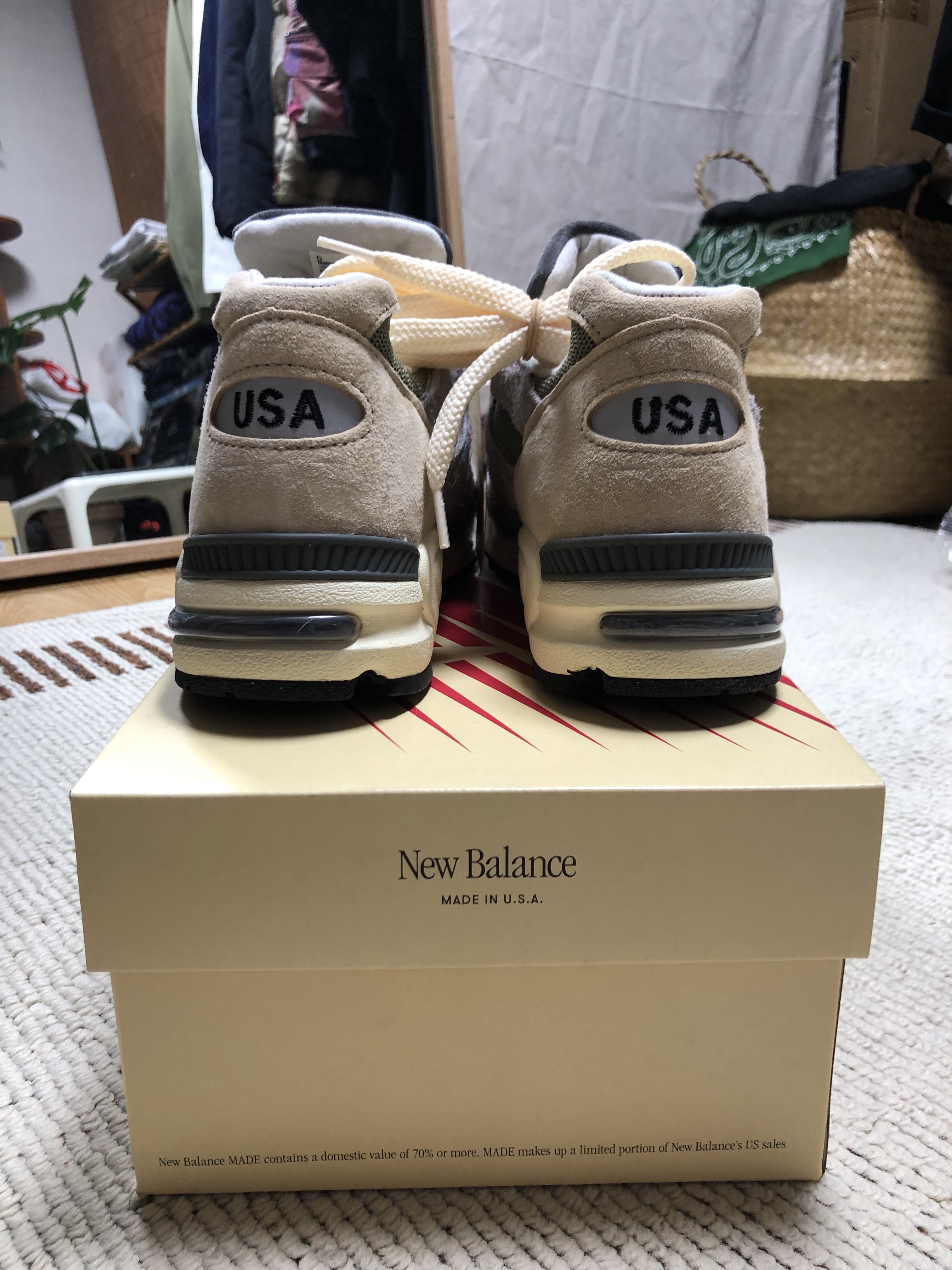 New Balance 990v2 Made in USA Marblehead Incense 착용 스타일 - 2