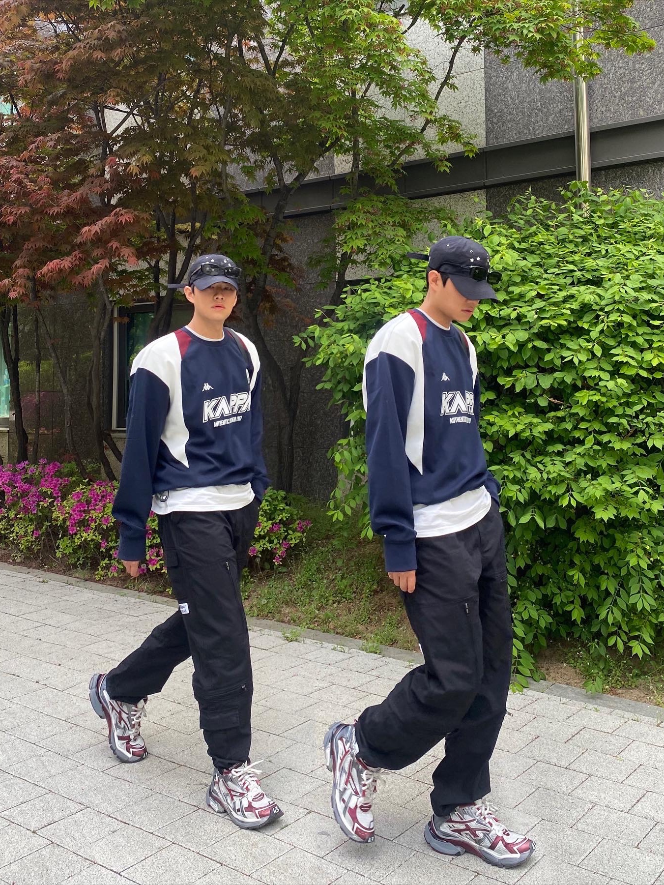 Balenciaga Runner Sneakers Grey Burgundy 착용 스타일 - 1