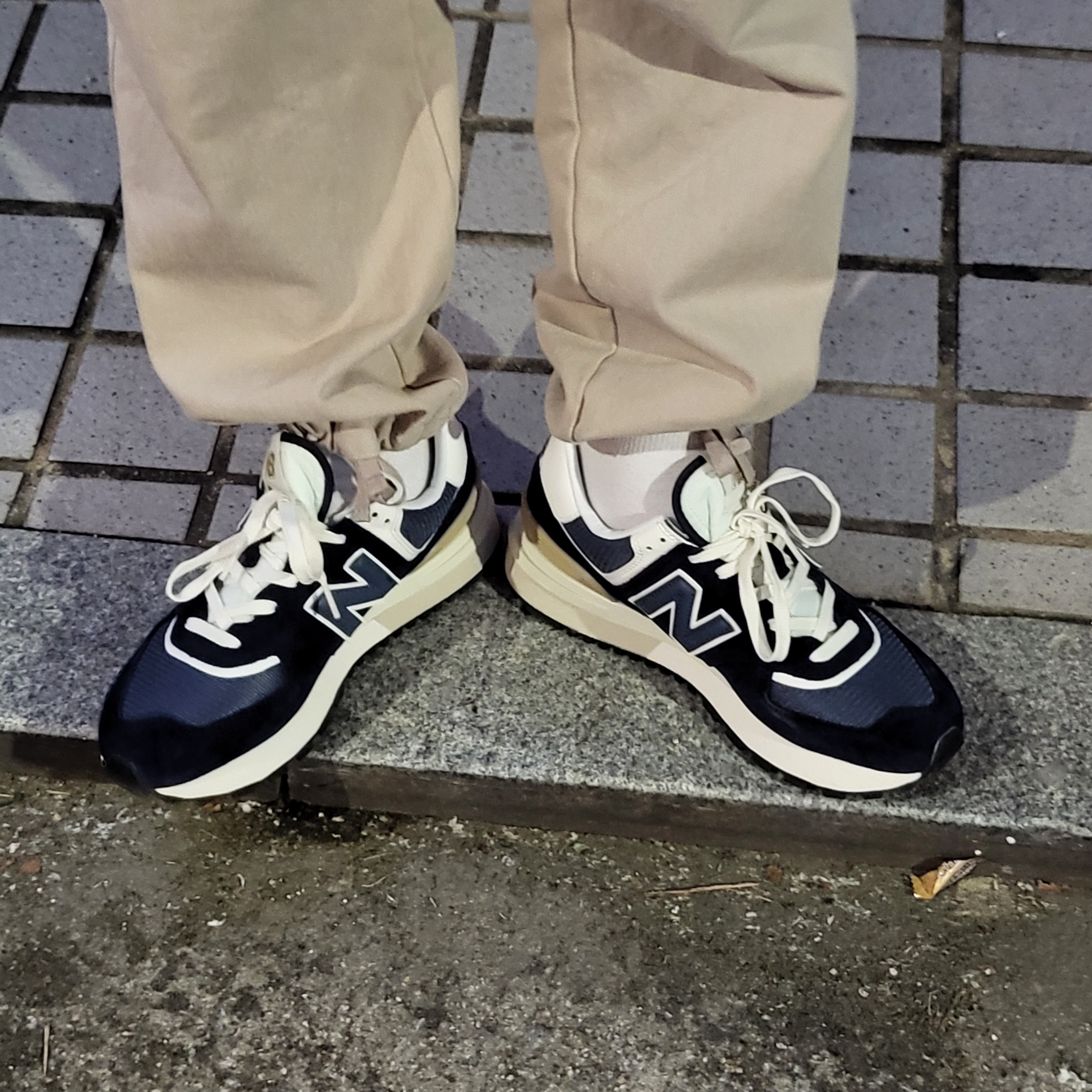 New Balance 574 Legacy Navy 착용 스타일 - 1
