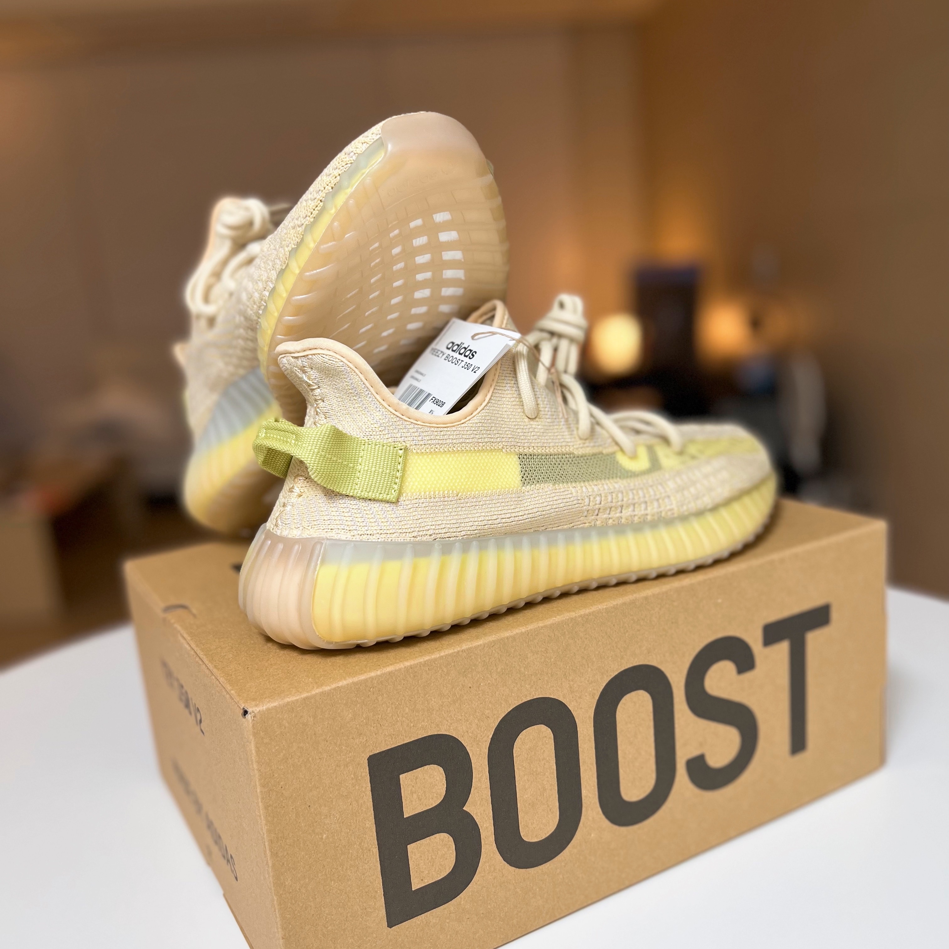 Adidas Yeezy Boost 350 V2 Flax 2022 착용 스타일