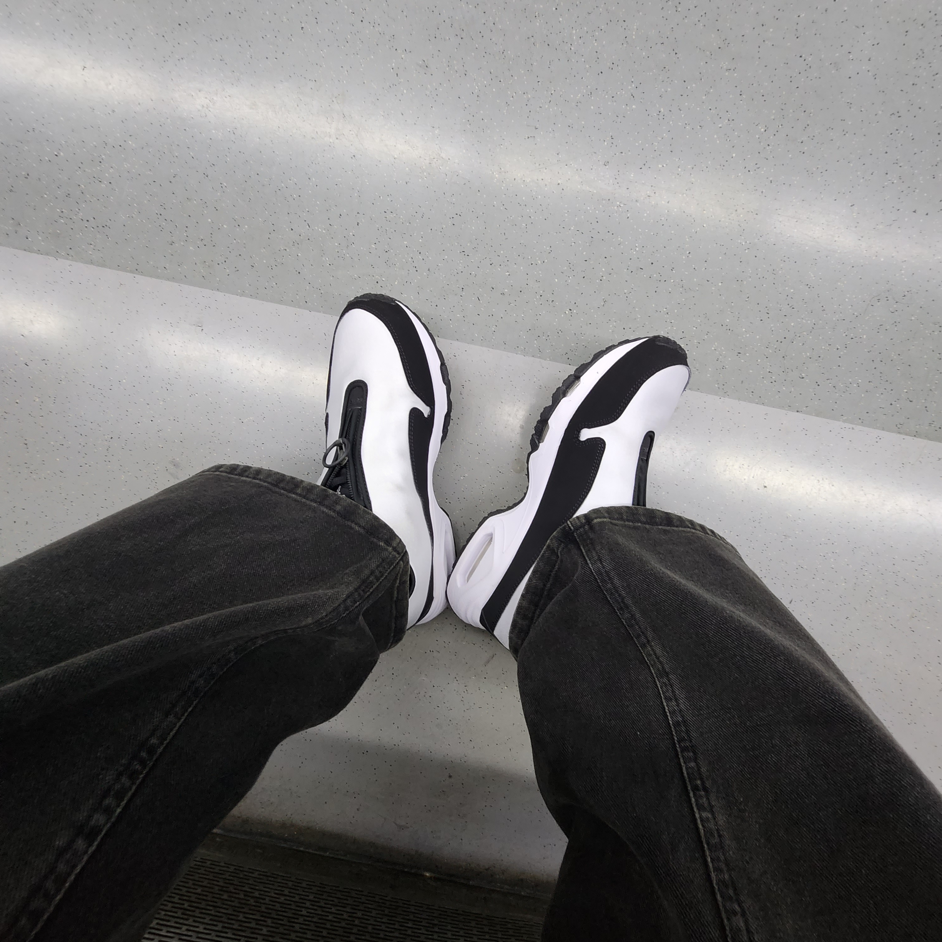 Nike x Comme des Garcons Homme Plus Air Max Sunder SP White Black 착용 스타일