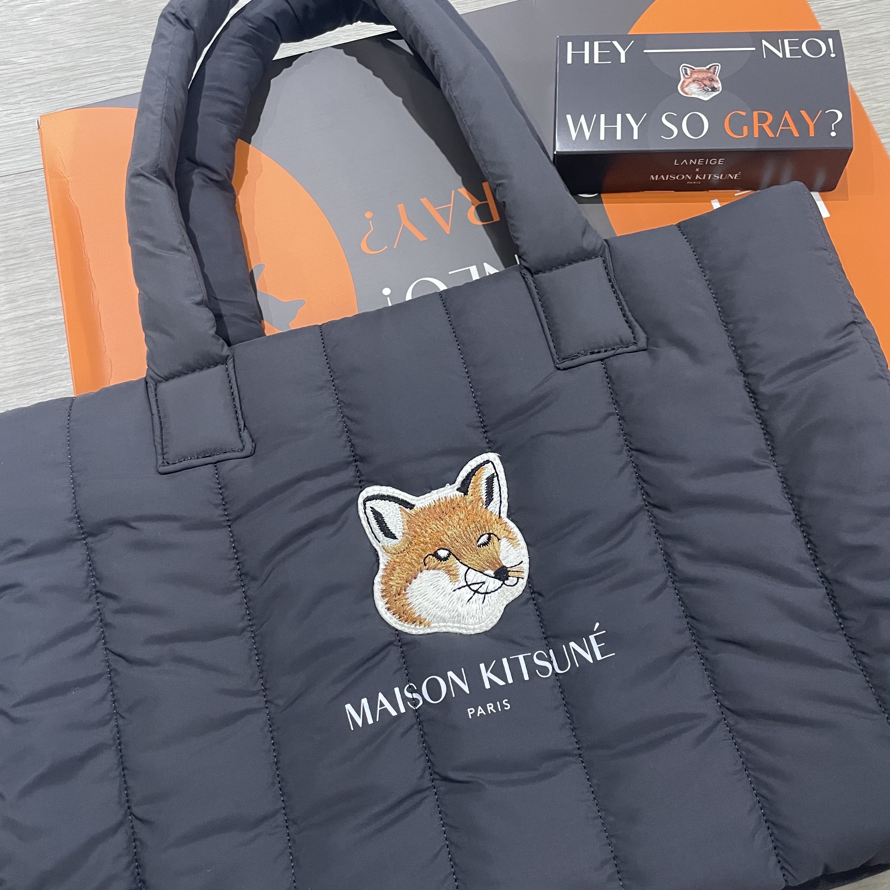Maison Kitsune x Laneige Padded Bag Navy 착용 스타일