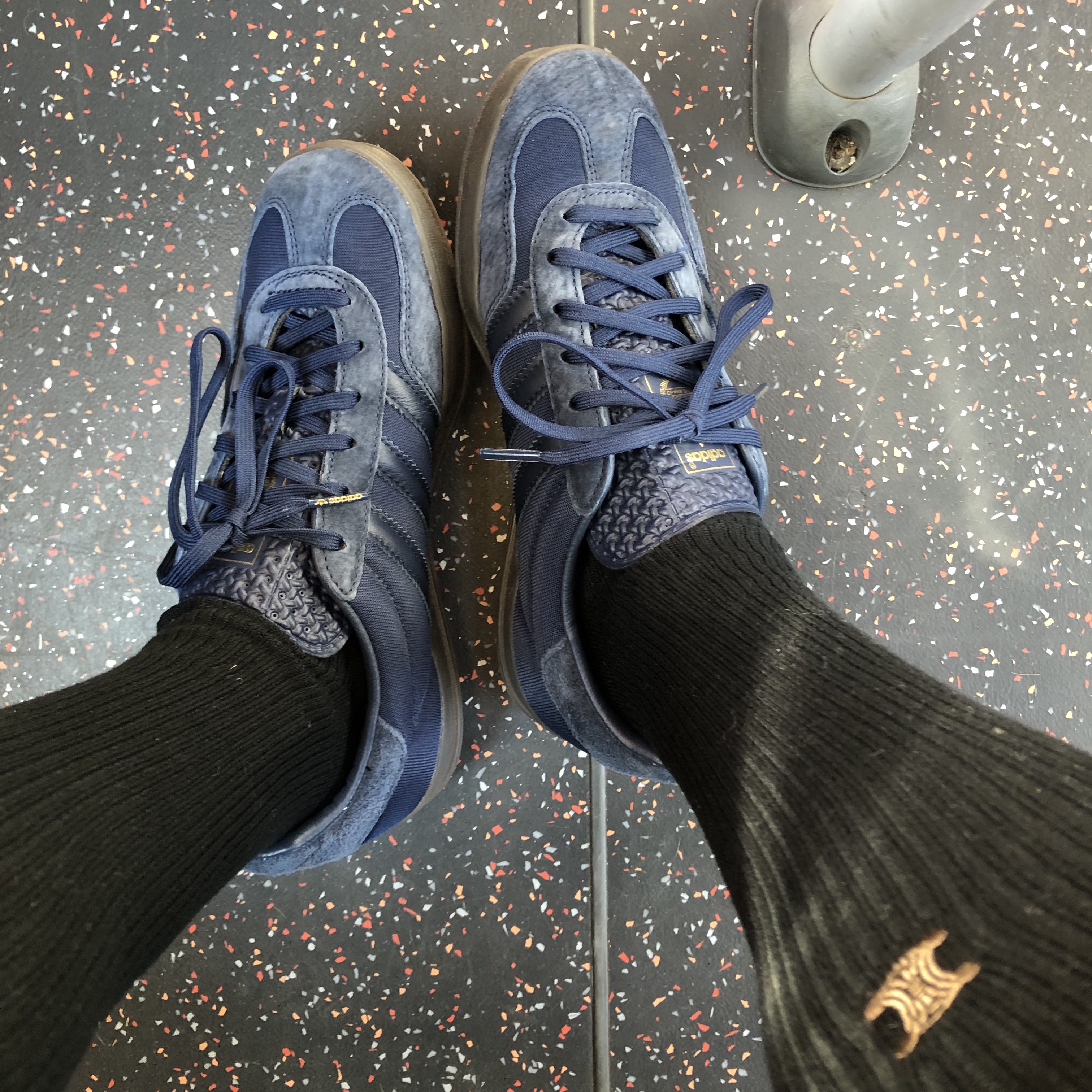 Adidas Gazelle Indoor Collegiate Navy 착용 스타일