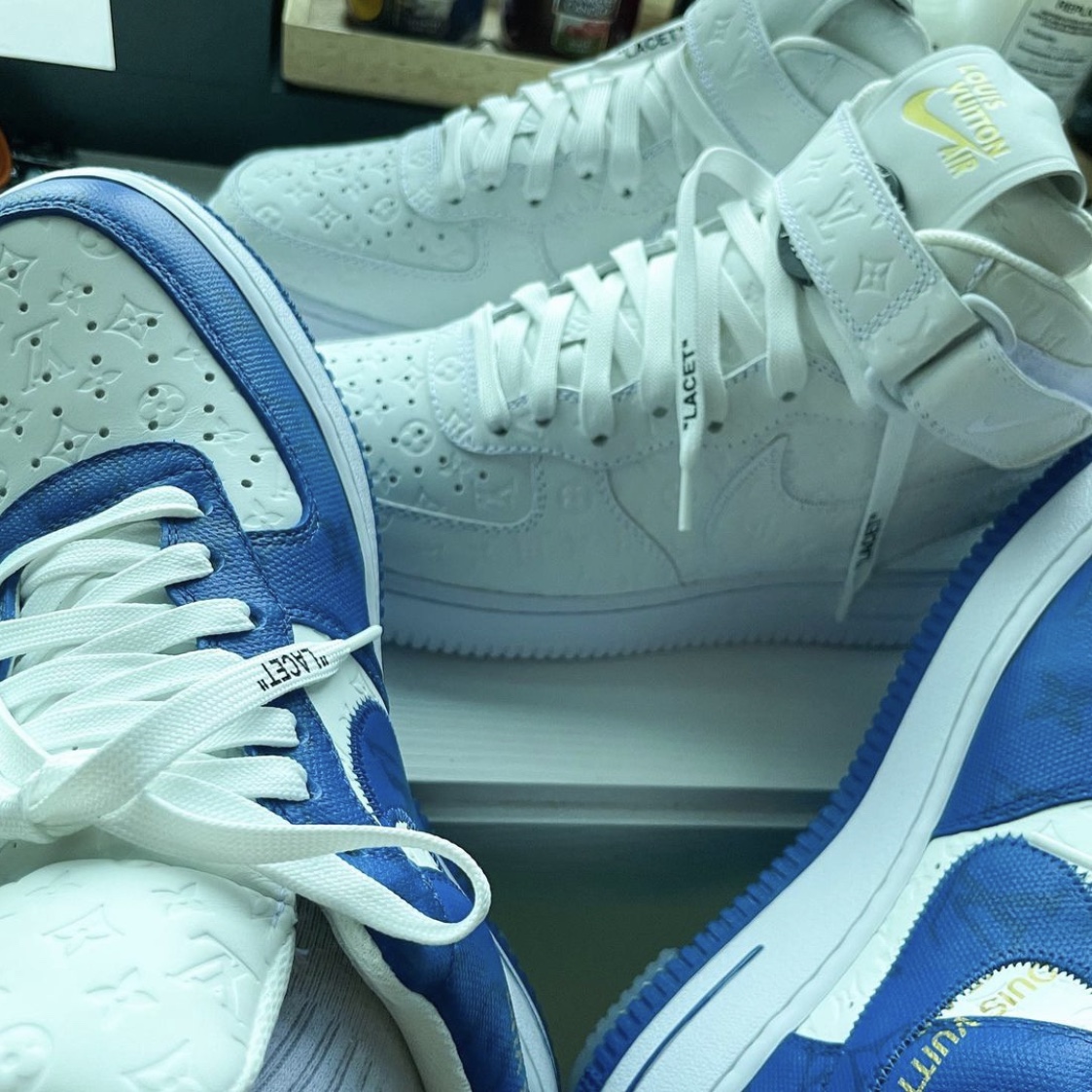 Louis Vuitton x Nike Air Force 1 Mid by Virgil Abloh White, Louis Vuitton x Nike Air Force 1 Low by Virgil Abloh White Team Royal 착용 스타일 - 2