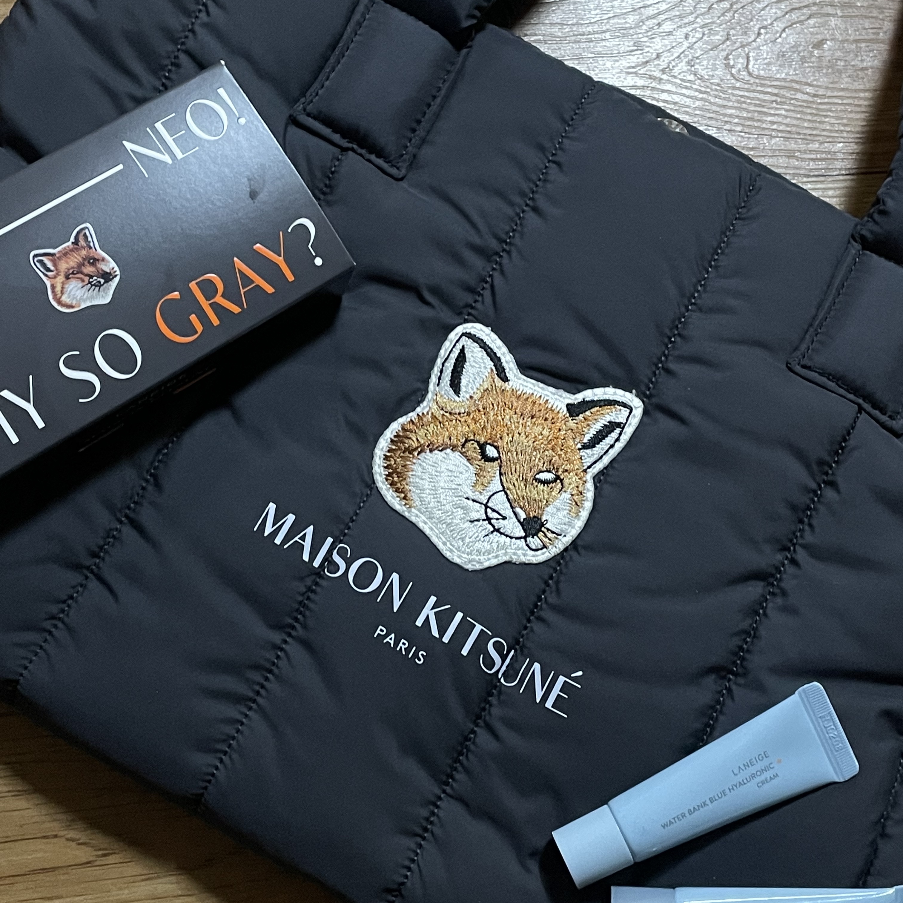 Maison Kitsune x Laneige Padded Bag Navy 착용 스타일 - 3
